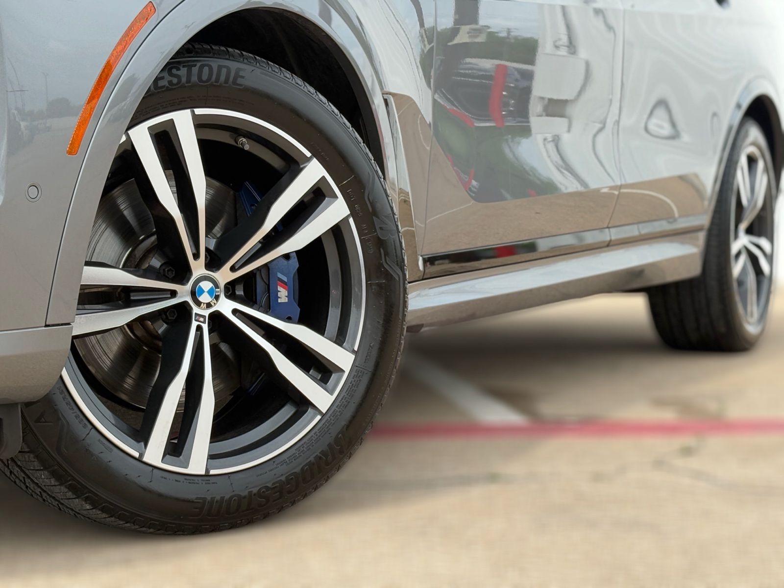 2023 BMW X7 thumbnail 11