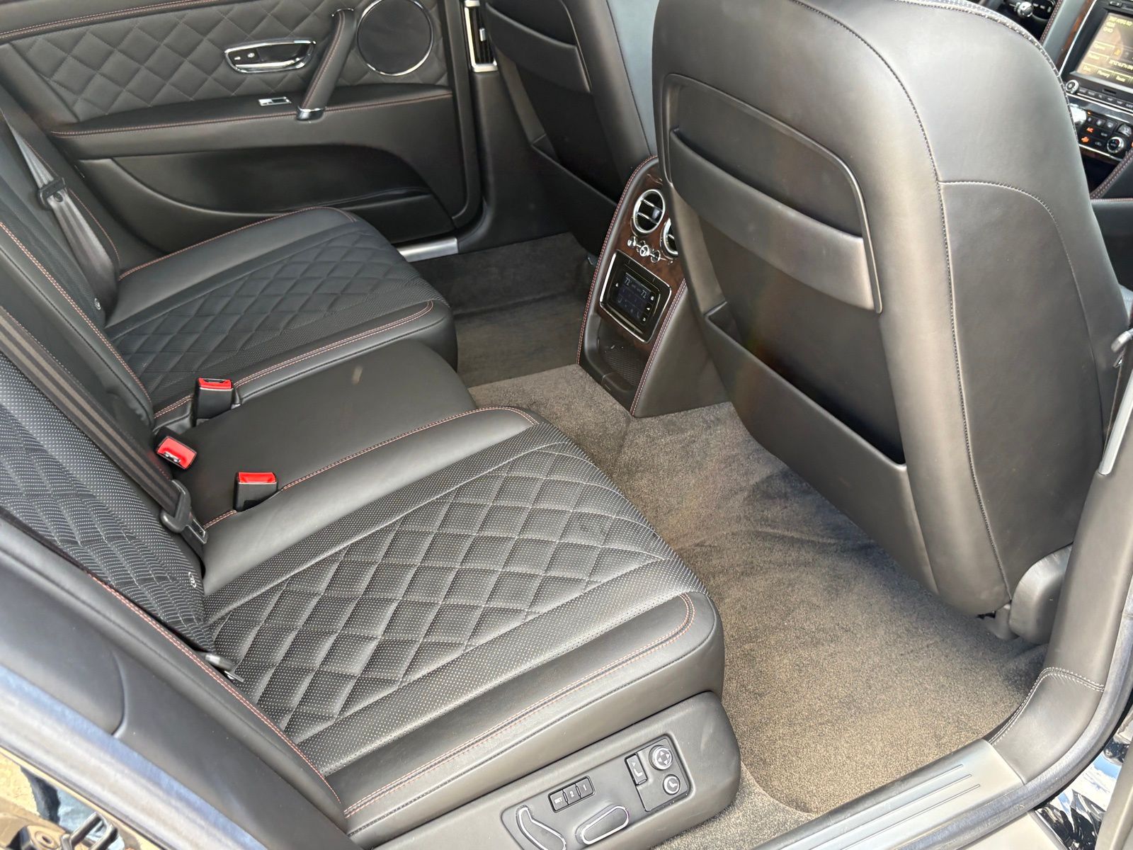2018 Bentley Flying Spur thumbnail 40
