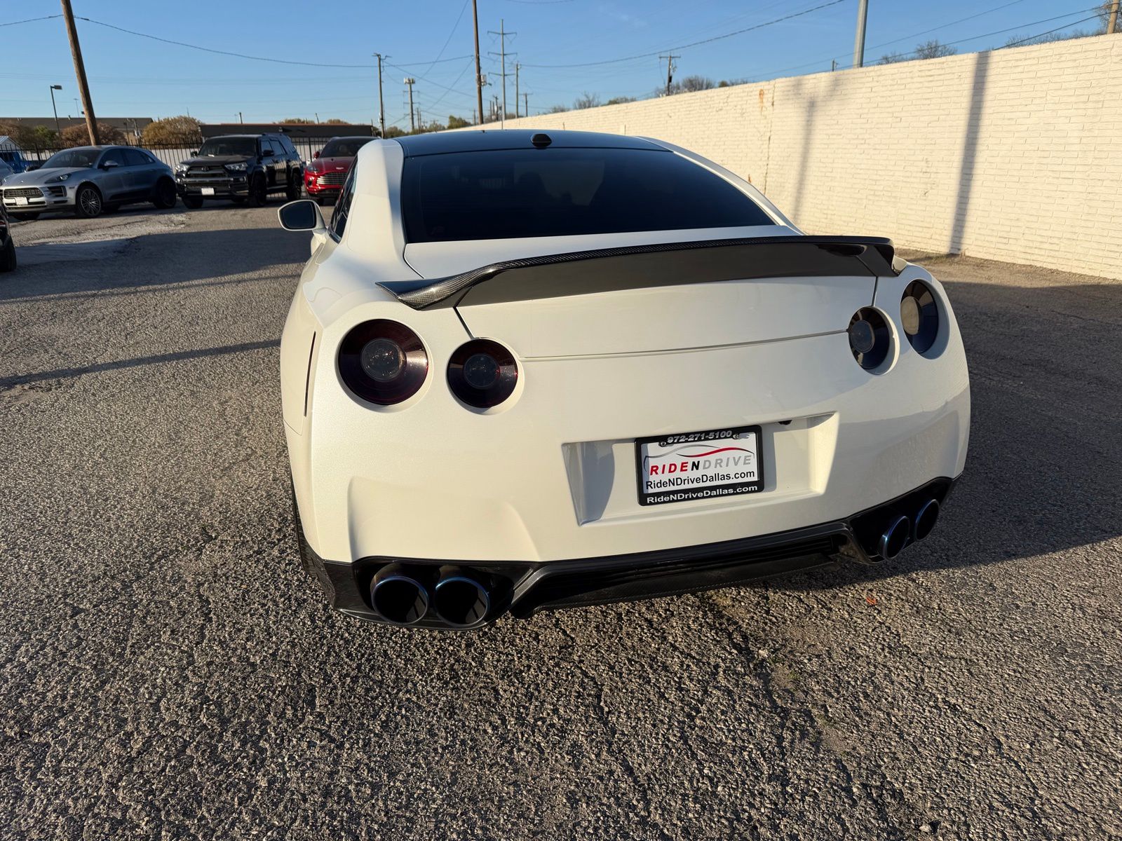 2015 Nissan GT-R thumbnail 6