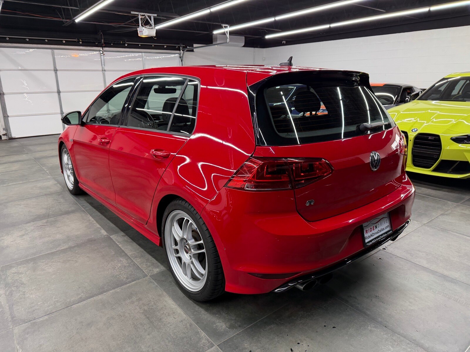 2017 Volkswagen Golf R Base photo 4