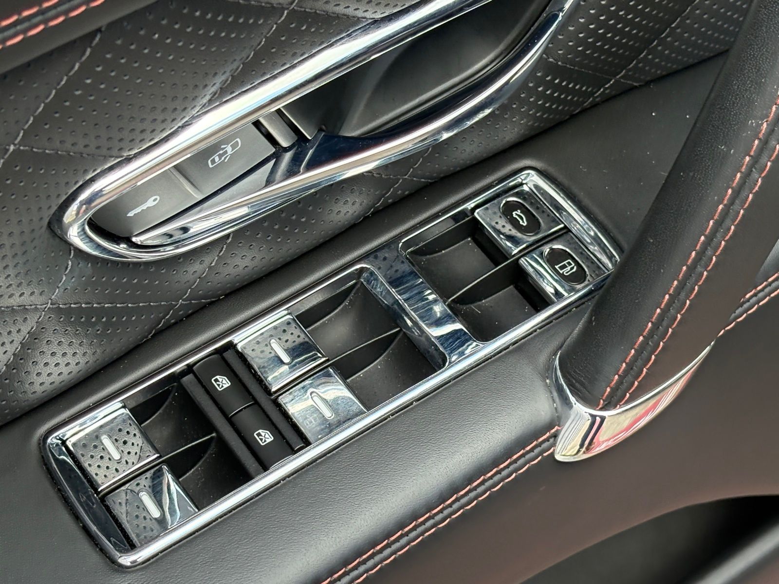 2018 Bentley Flying Spur thumbnail 32