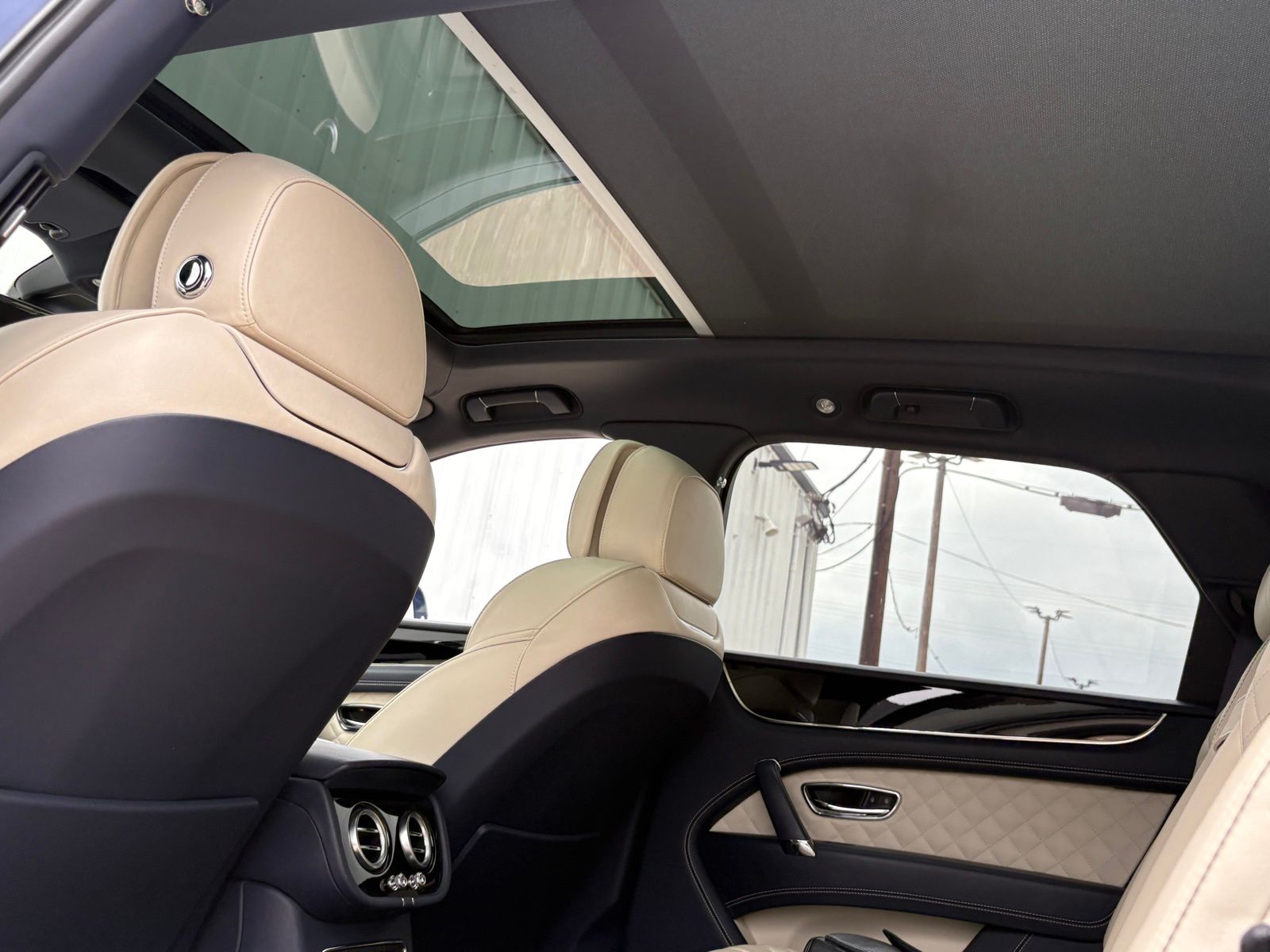 2019 Bentley Bentayga thumbnail 42