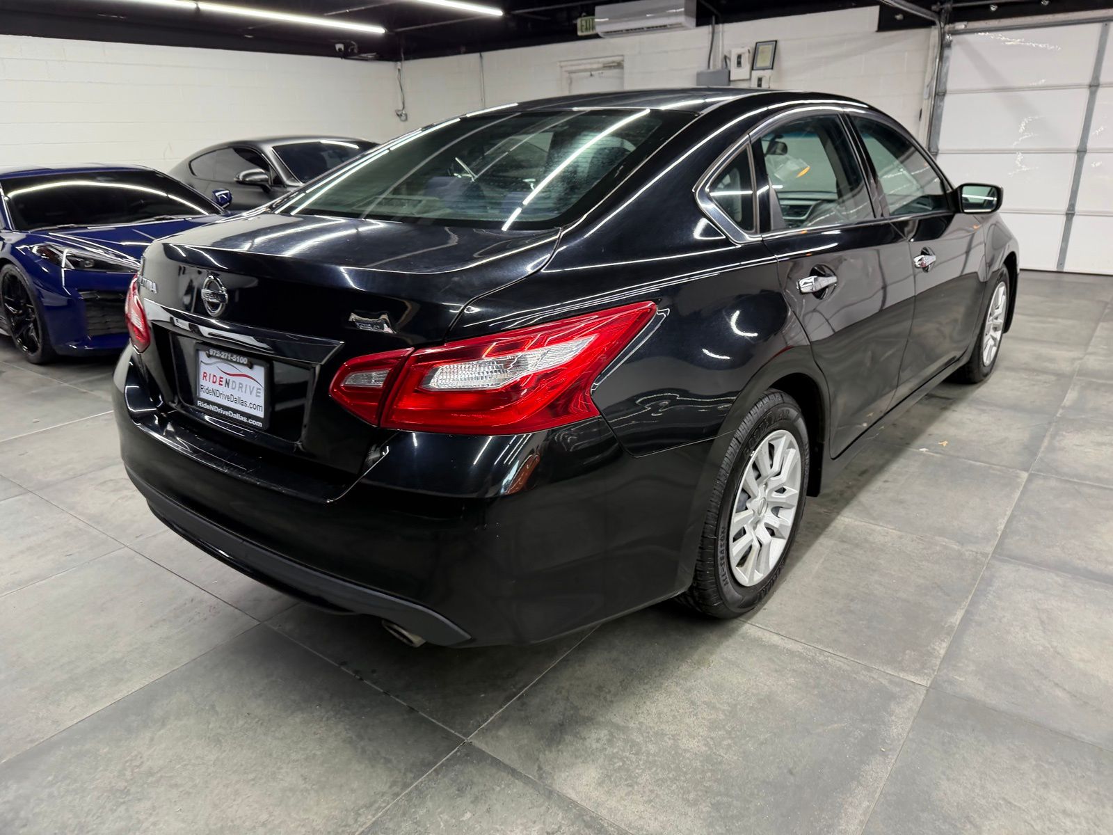 2017 Nissan Altima thumbnail 8