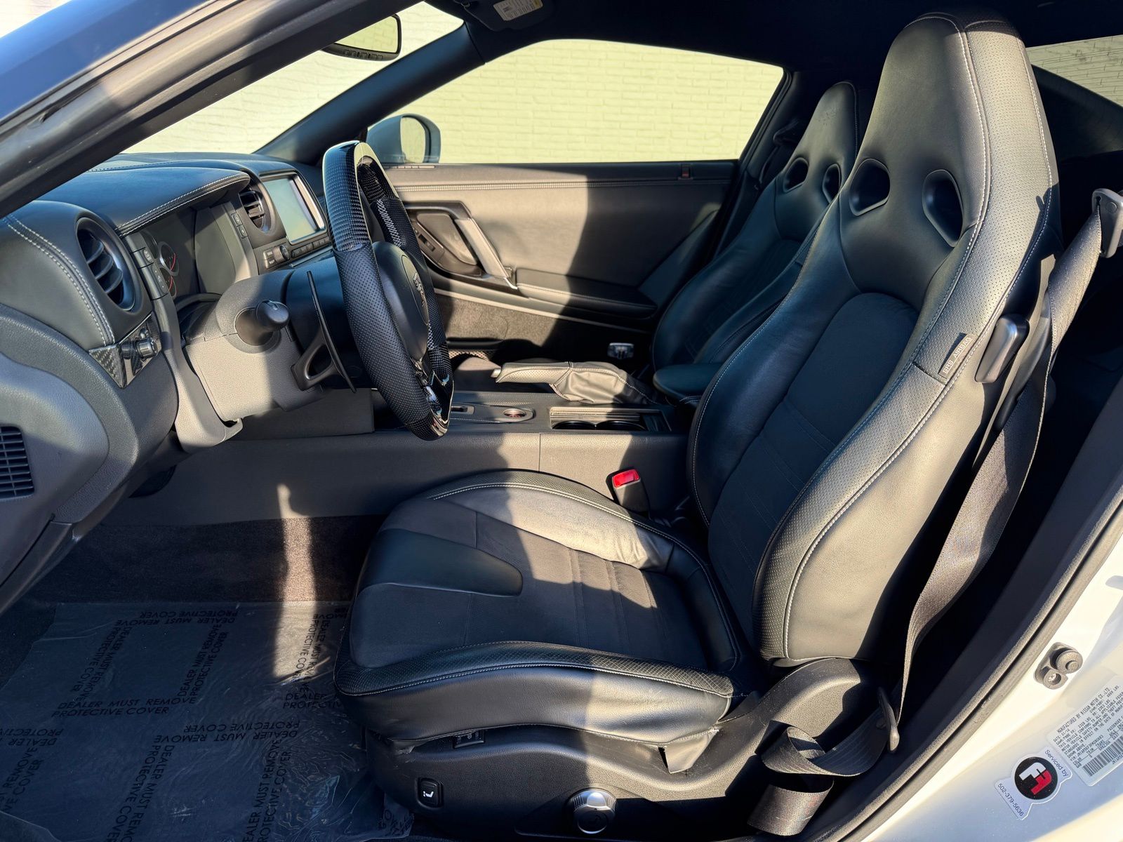 2015 Nissan GT-R thumbnail 21