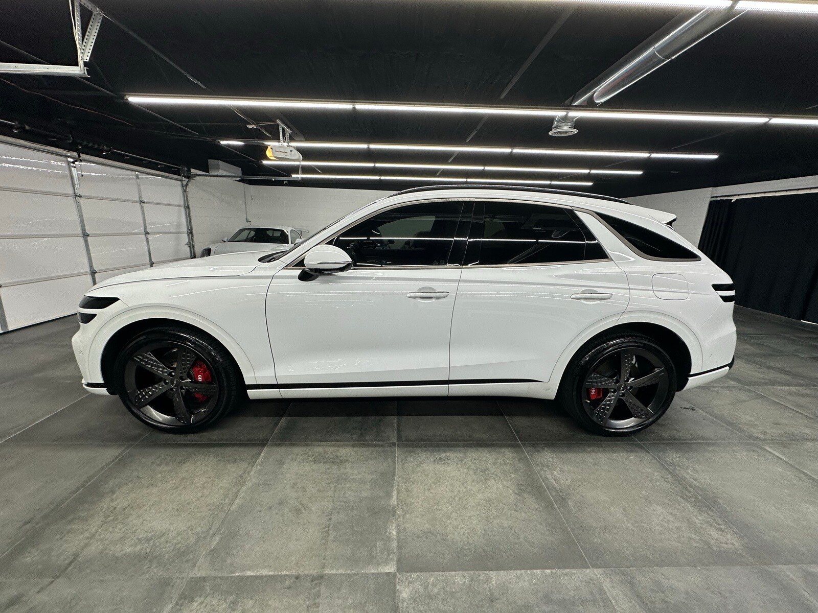 2024 Genesis GV70 2.5T Sport Prestige photo 3