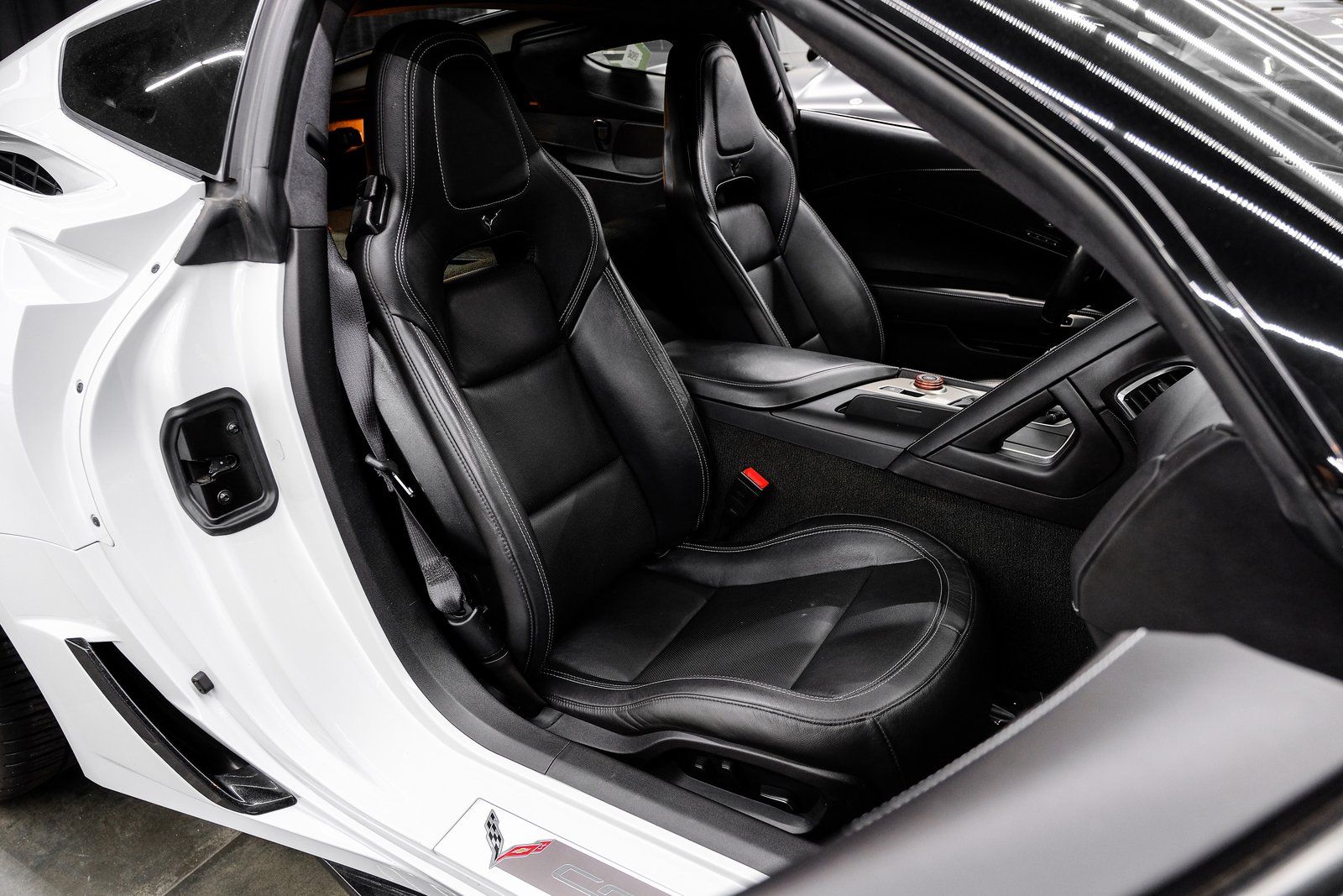 2018 Chevrolet Corvette 3LT - Photo 40