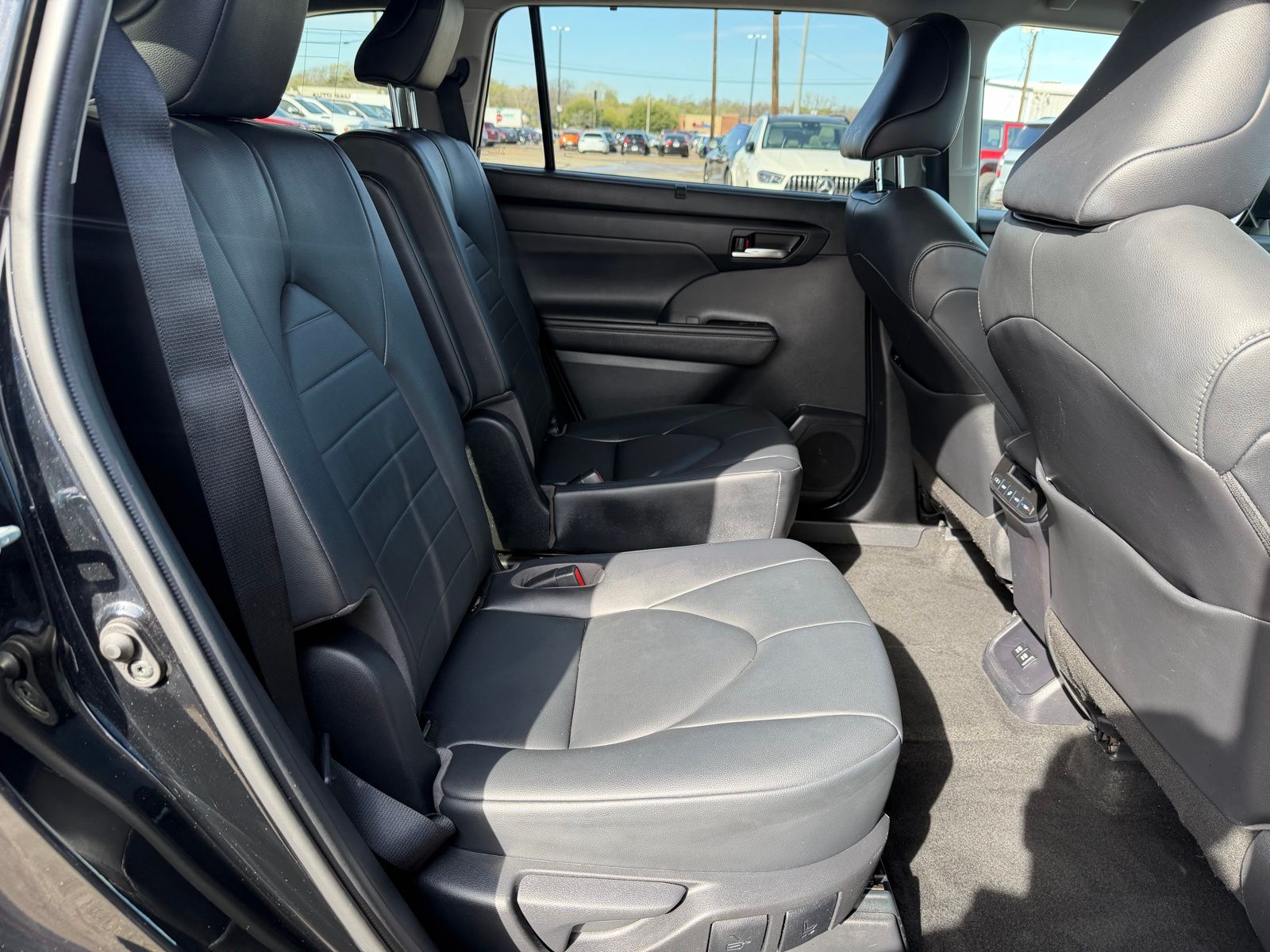 2020 Toyota Highlander thumbnail 26