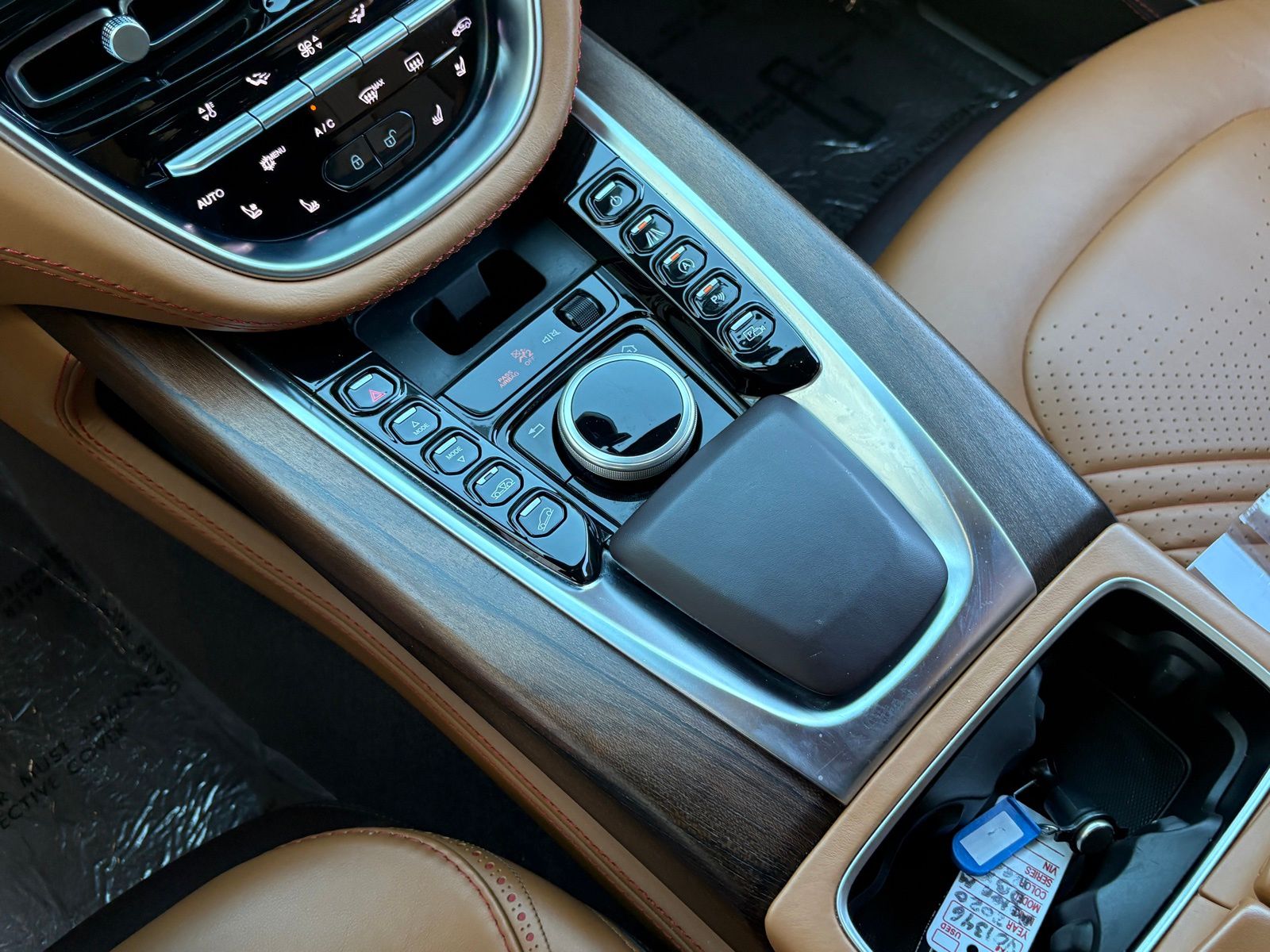 2021 Aston Martin DBX thumbnail 21