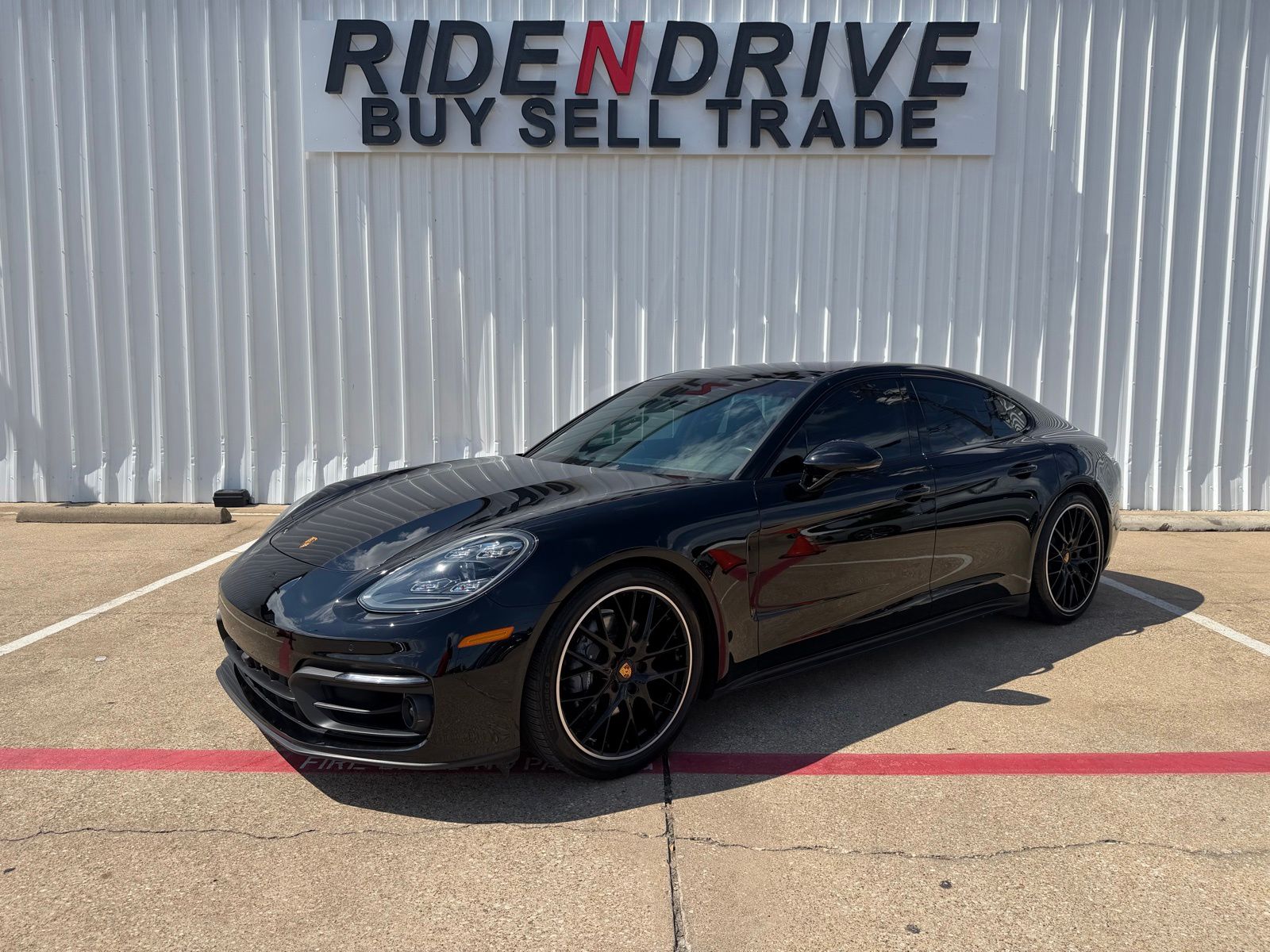 2023 Porsche Panamera 4 Platinum Edition's photo