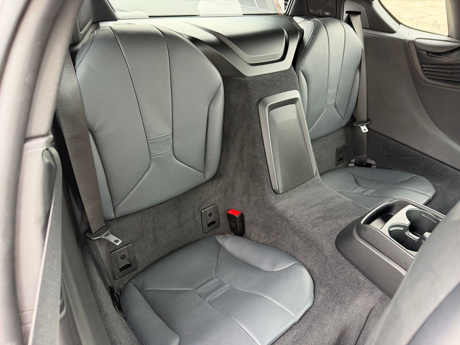 2016 BMW i8 thumbnail 24