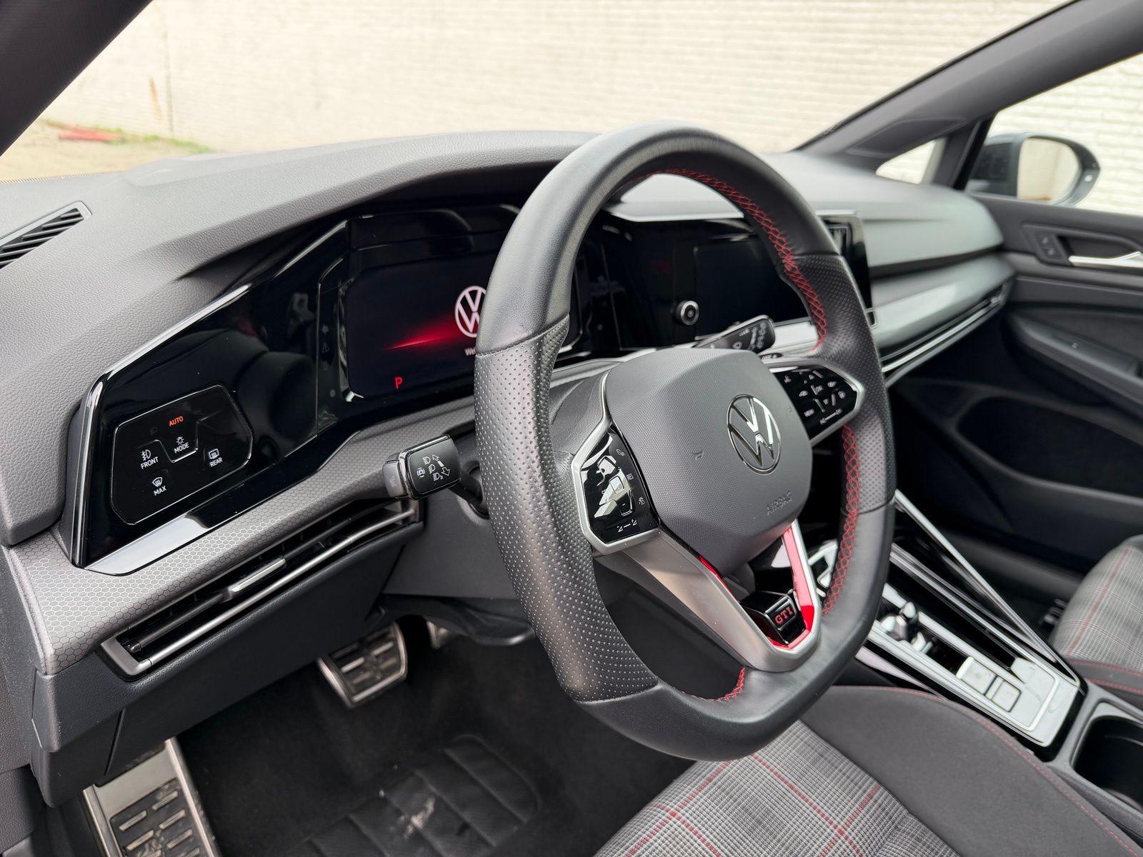 2024 Volkswagen Golf GTI thumbnail 18