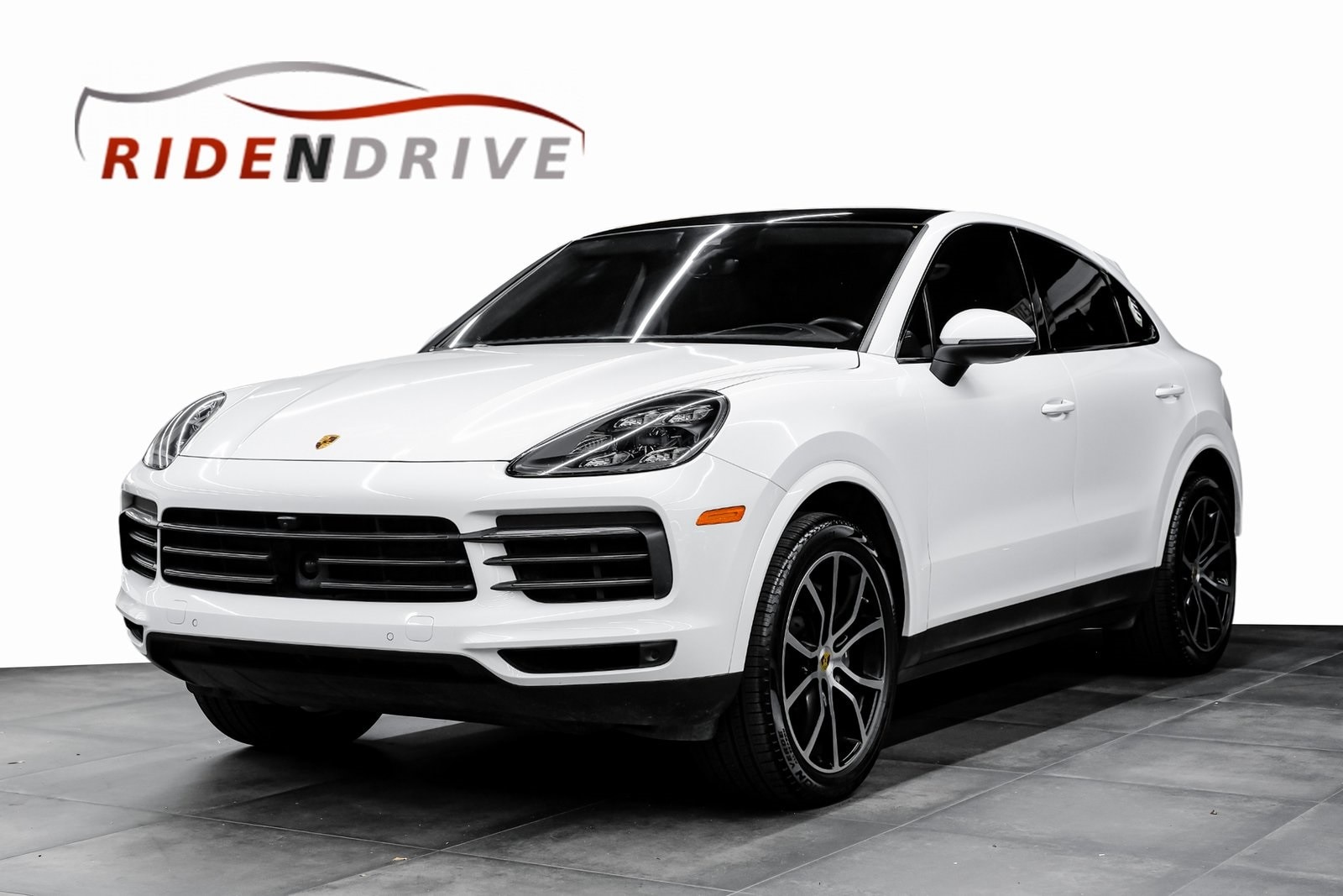 2023 Porsche Cayenne Coup Platinum Edition's photo