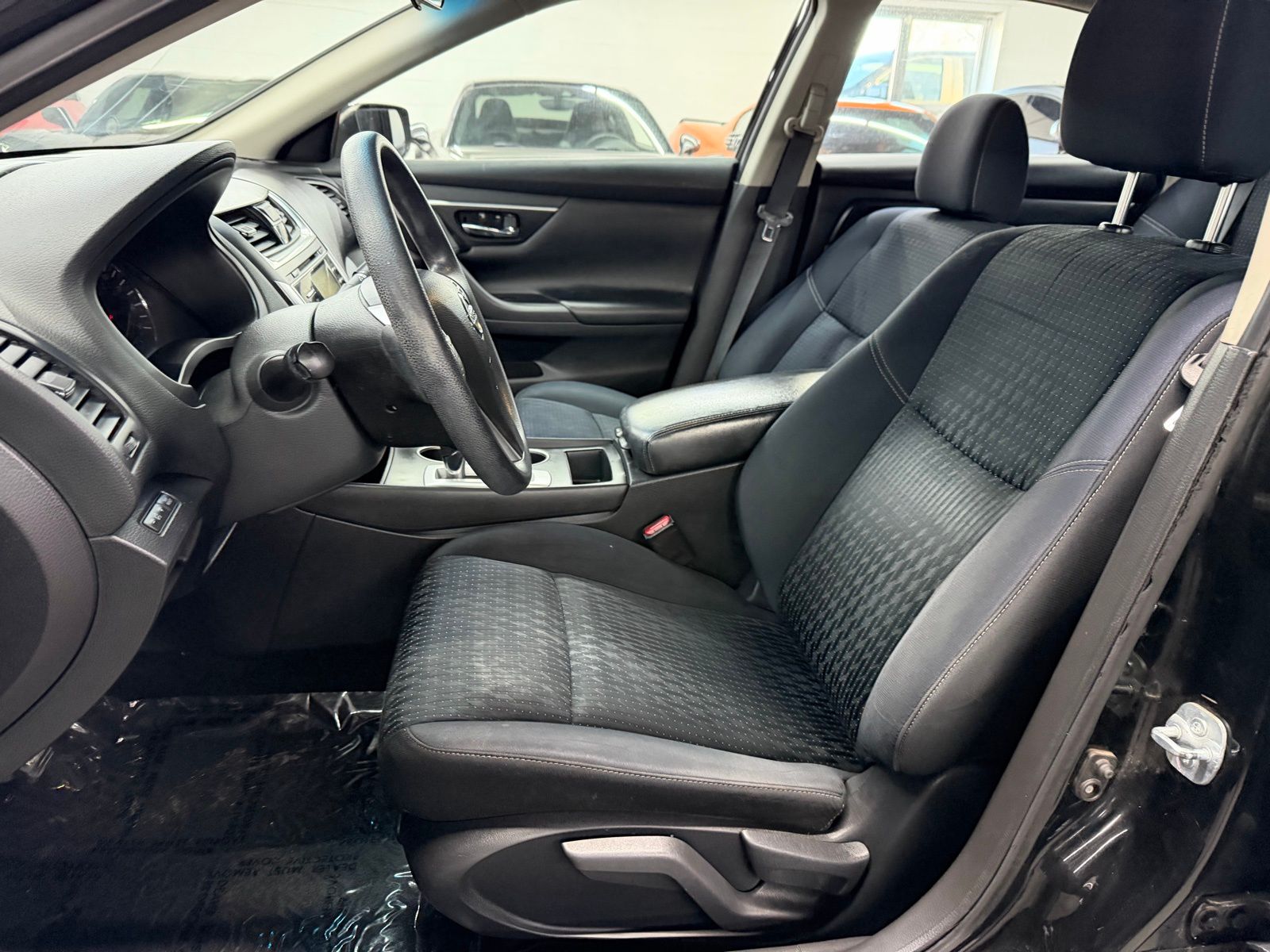 2017 Nissan Altima thumbnail 21