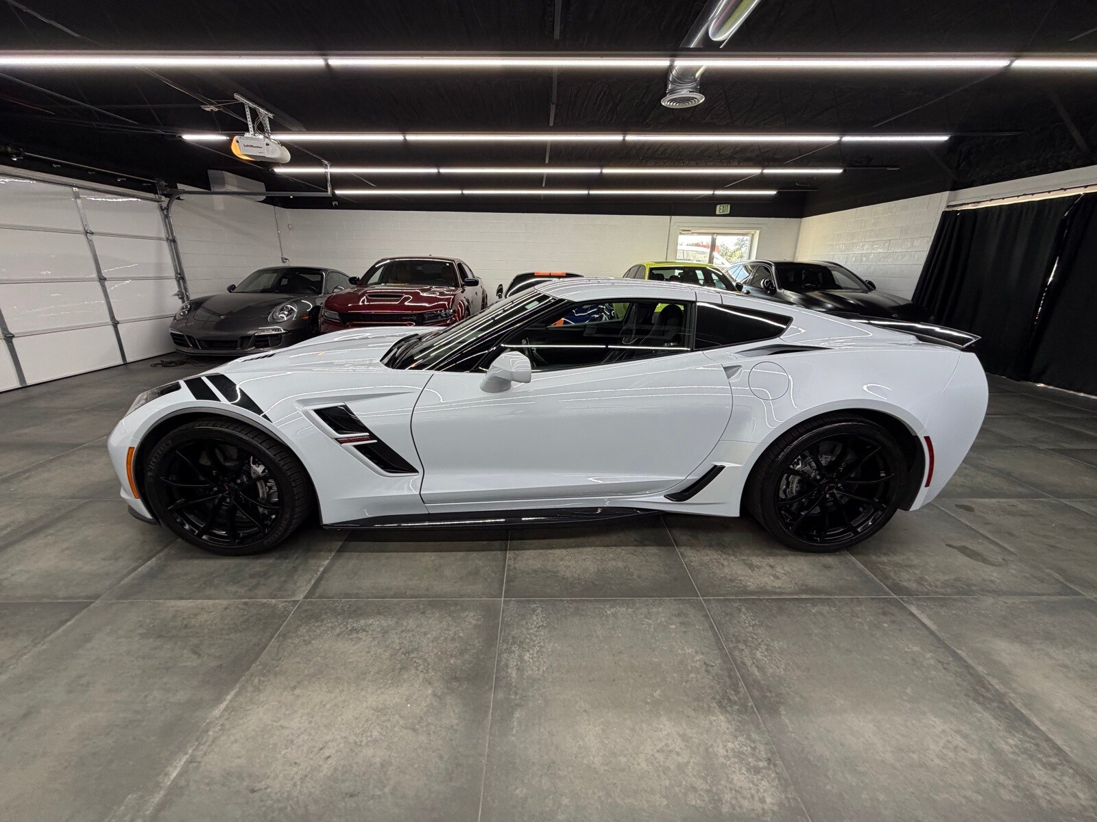 2018 Chevrolet Corvette Grand Sport 3LT photo 3