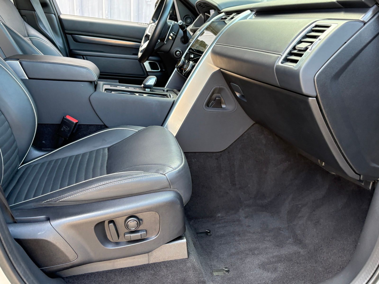 2024 Land Rover Discovery Metropolitan Edition - Photo 44