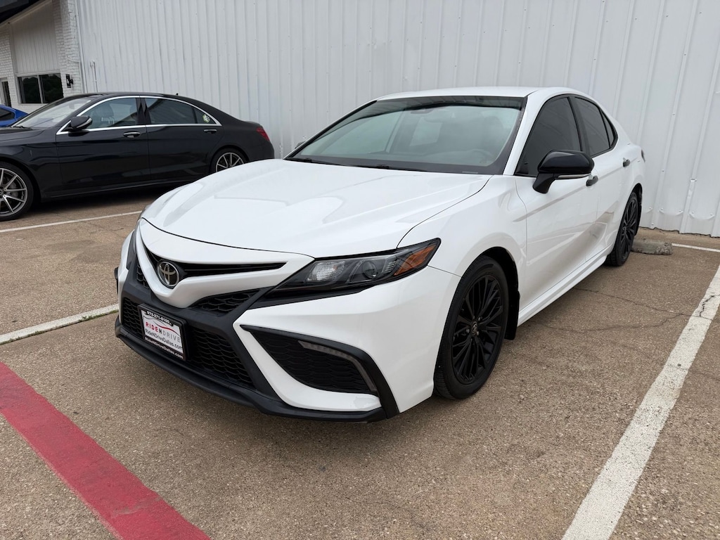 Used 2022 Toyota Camry SE Sedan