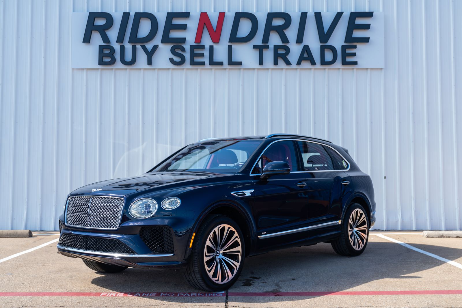 2021 Bentley Bentayga V8's photo