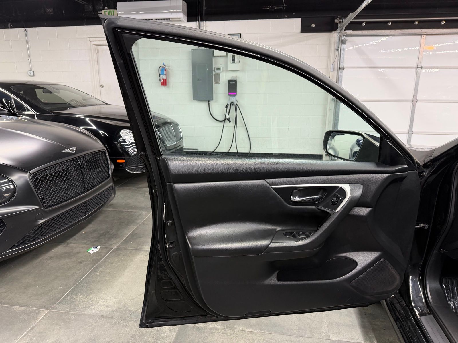 2017 Nissan Altima thumbnail 22