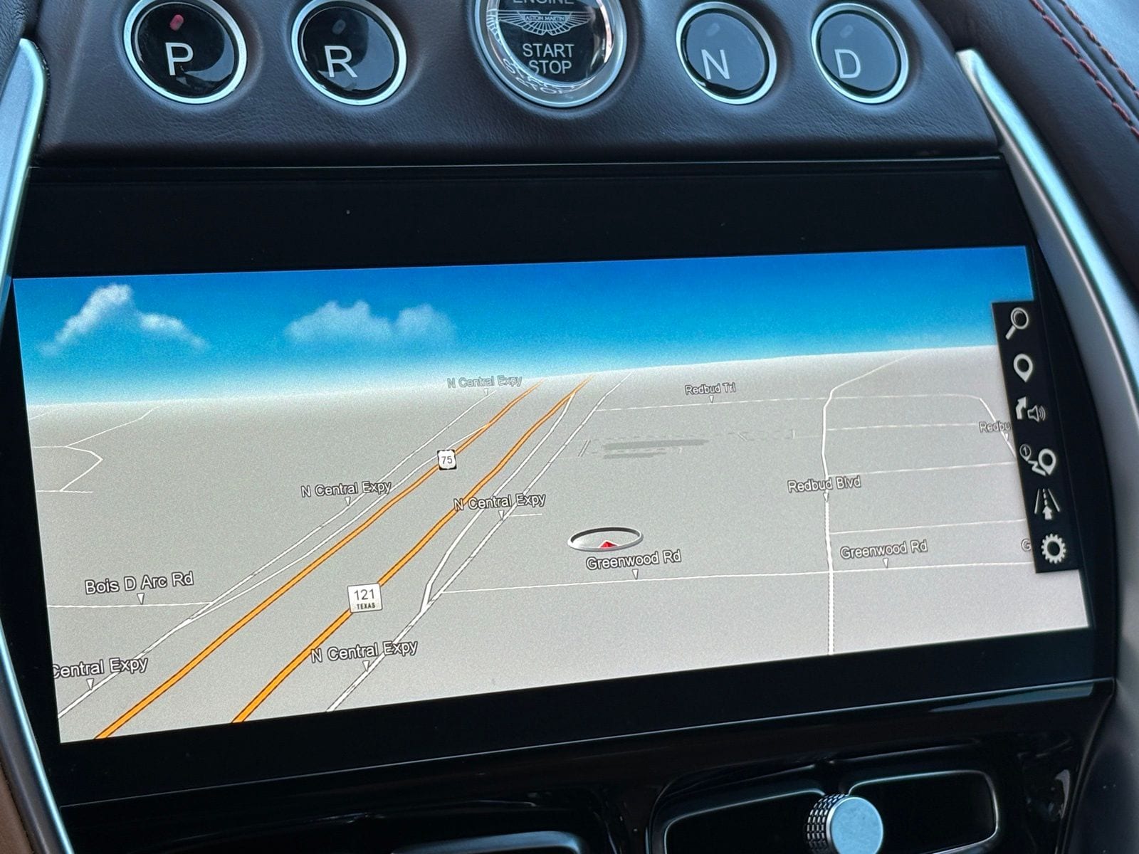 2021 Aston Martin DBX thumbnail 33