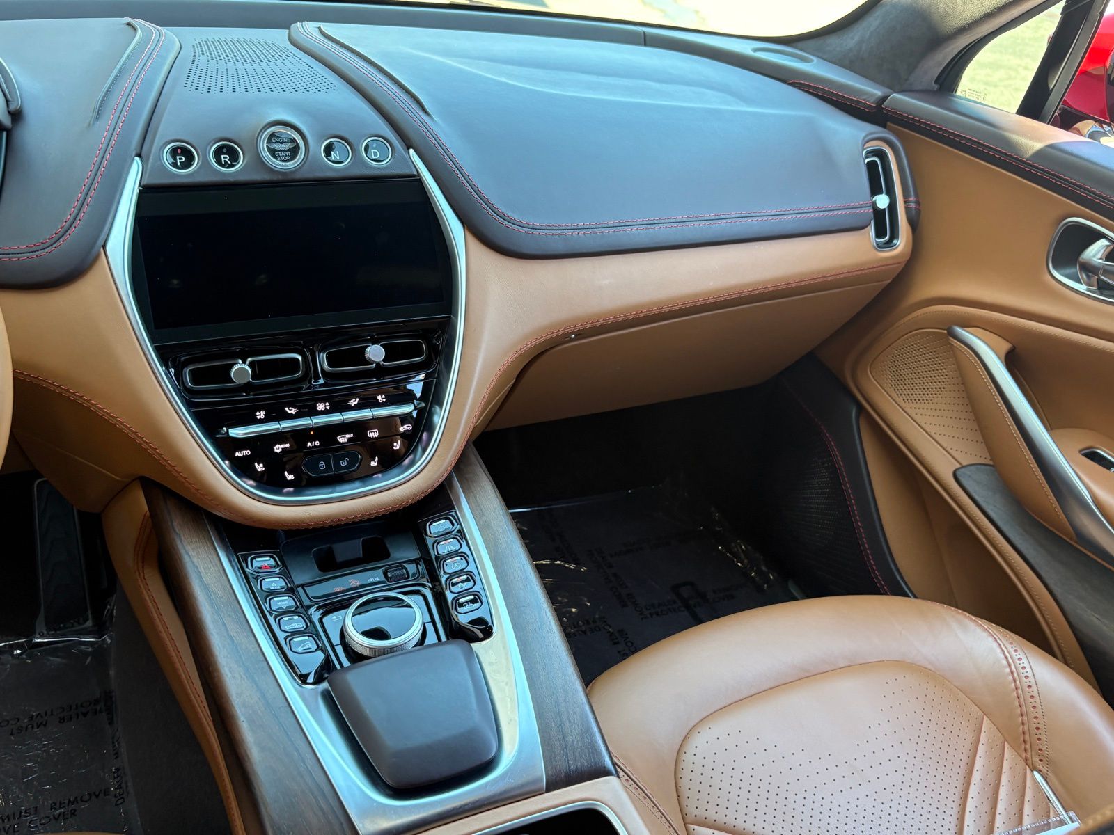 2021 Aston Martin DBX thumbnail 15
