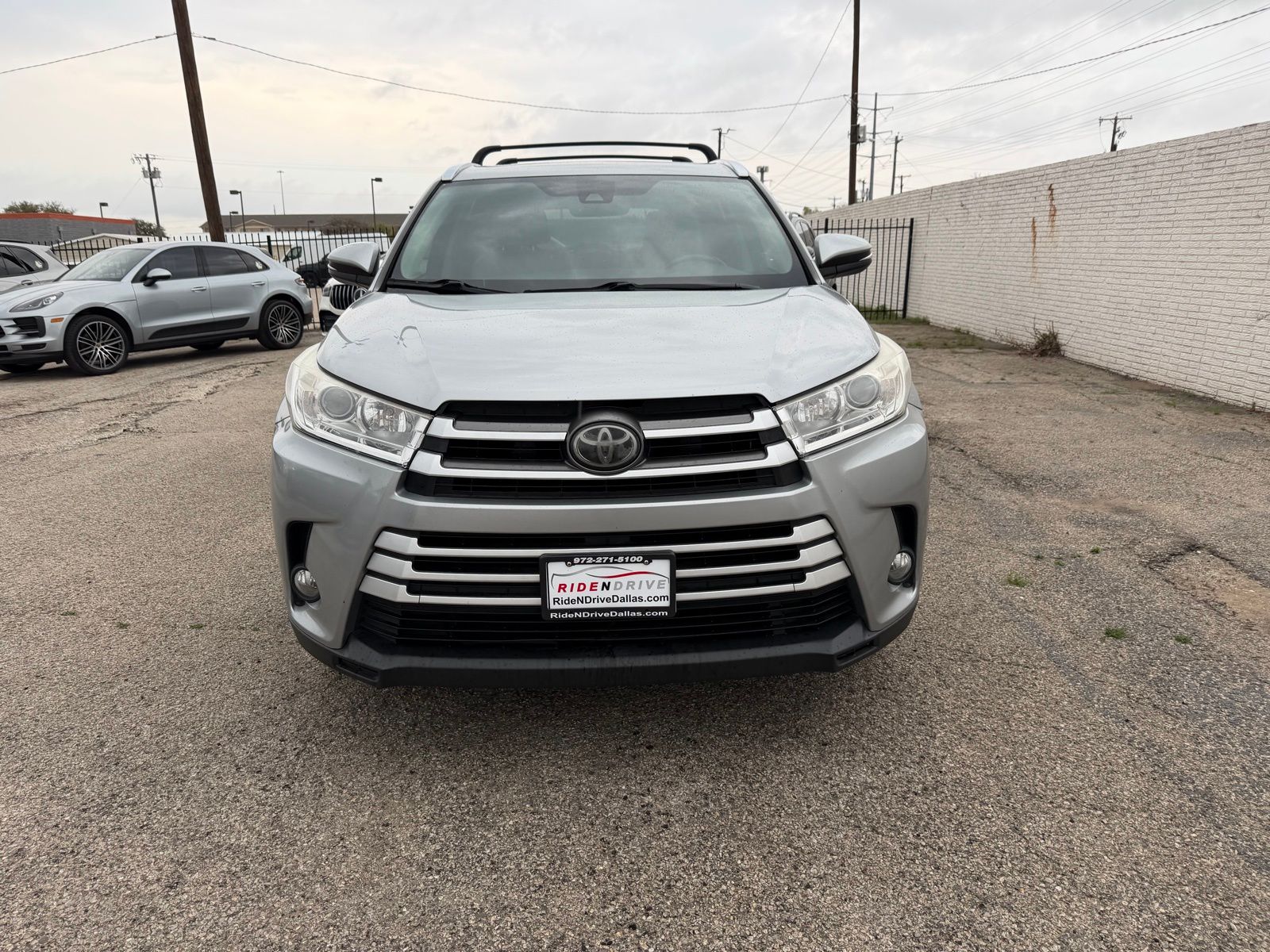 2017 Toyota Highlander thumbnail 10