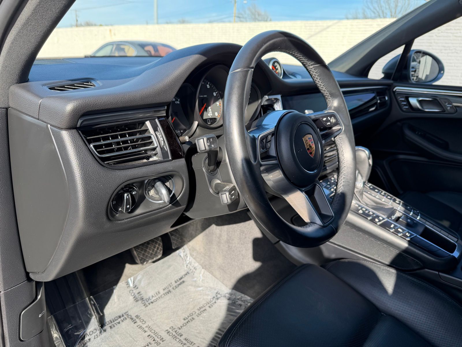 2020 Porsche Macan thumbnail 21