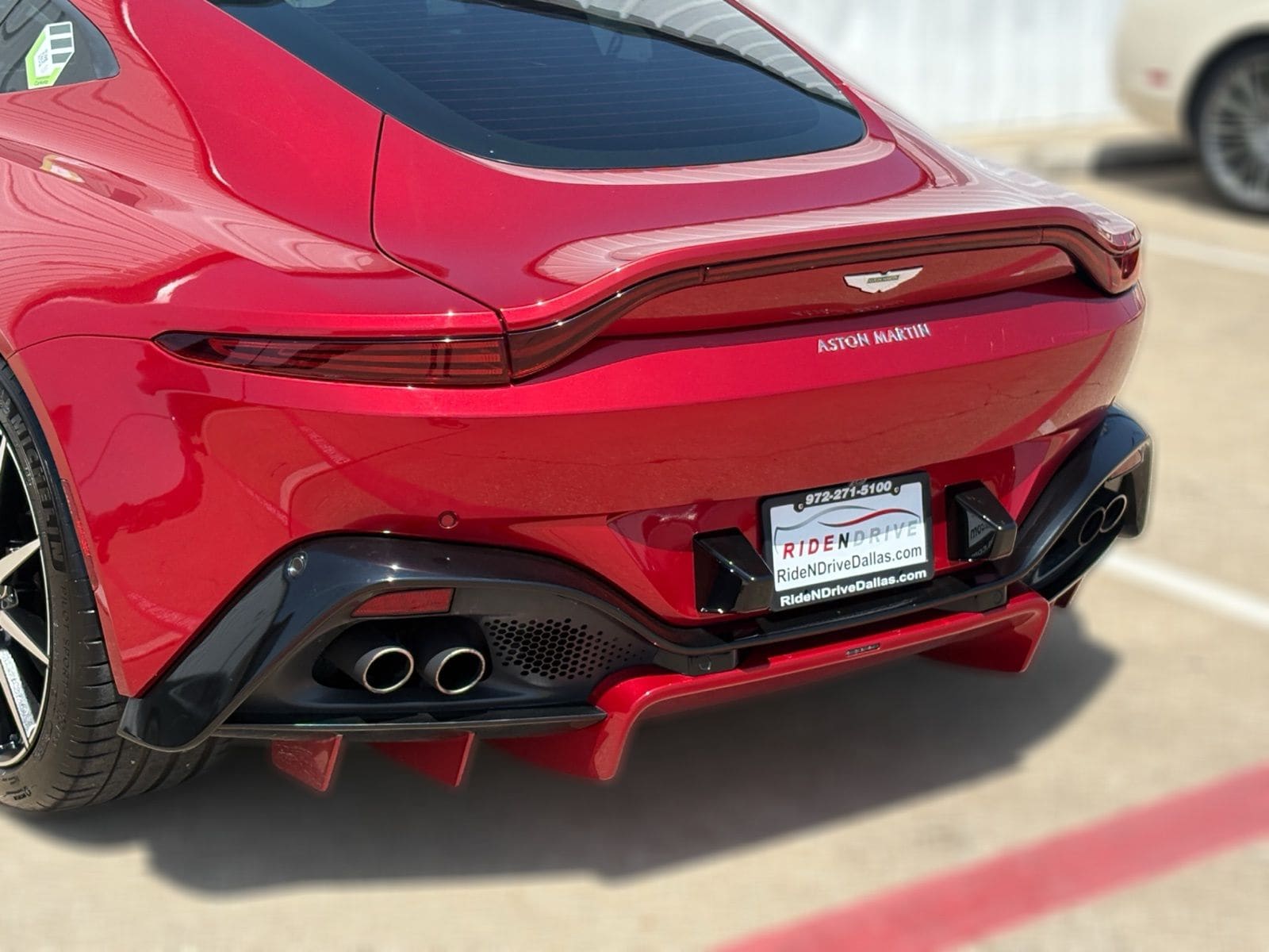 2019 Aston Martin Vantage thumbnail 10