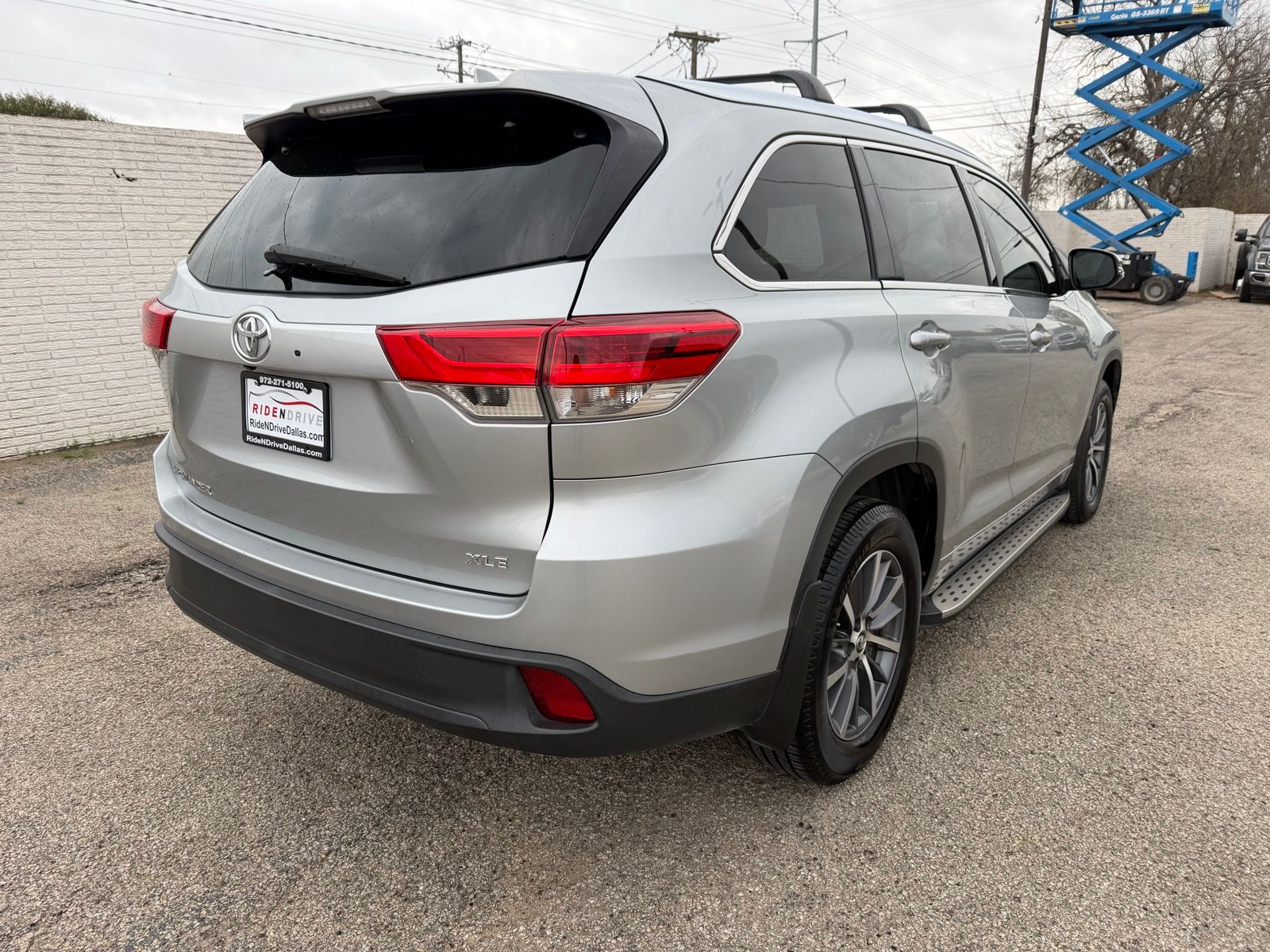 2017 Toyota Highlander thumbnail 7
