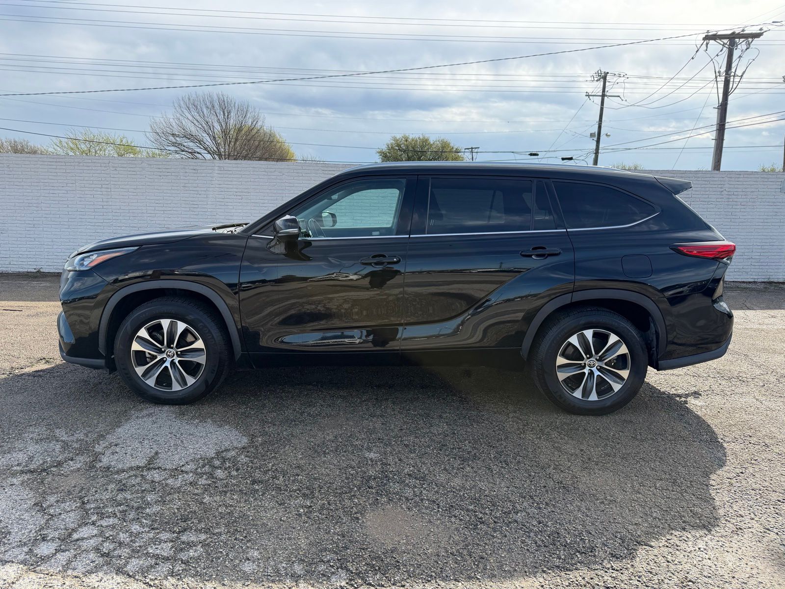 2020 Toyota Highlander - Image 3