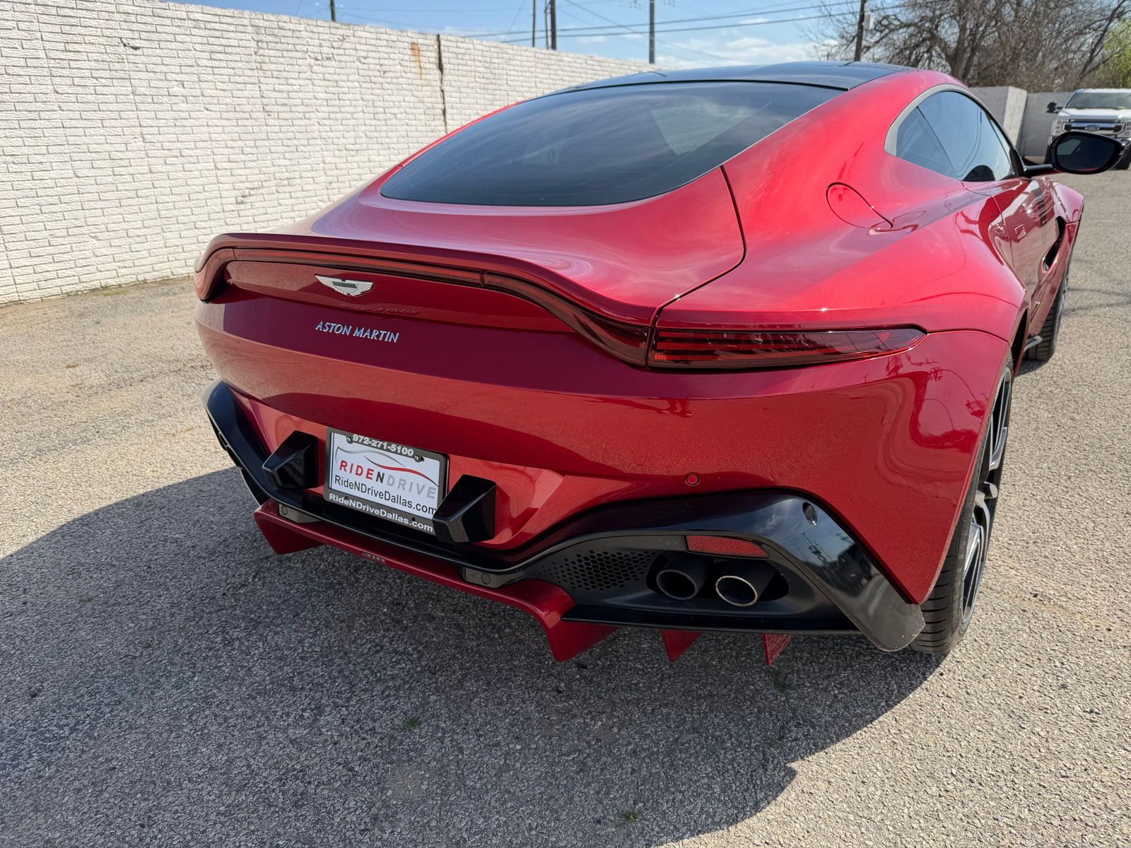 2019 Aston Martin Vantage thumbnail 7