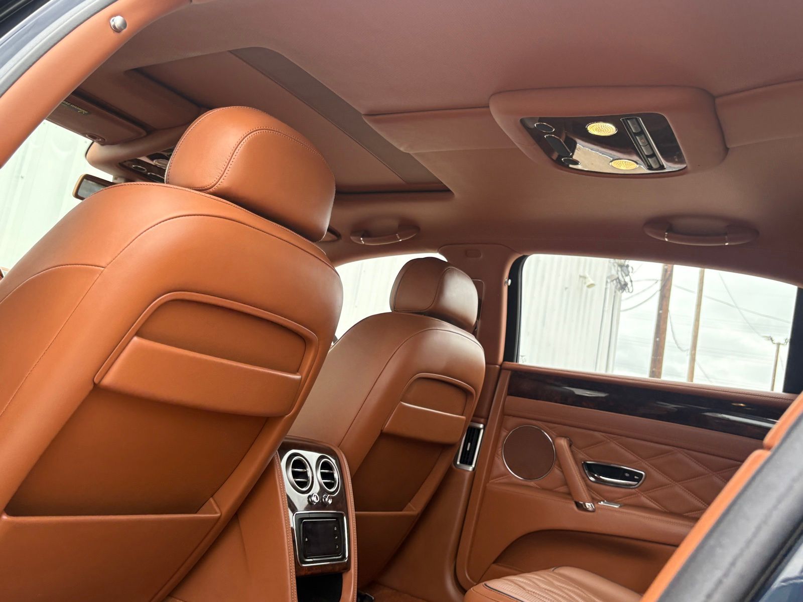 2016 Bentley Flying Spur thumbnail 39