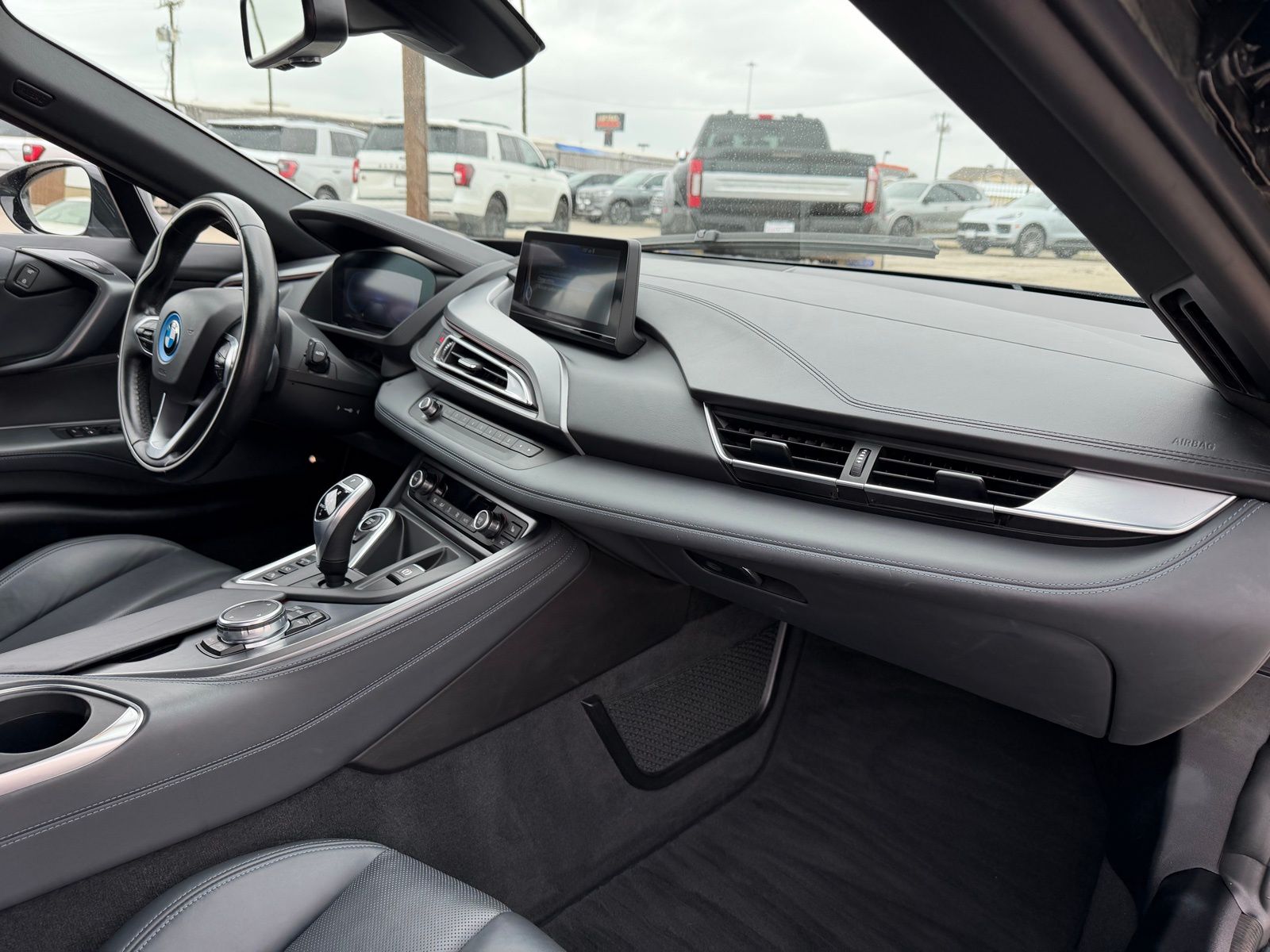 2016 BMW i8 thumbnail 19