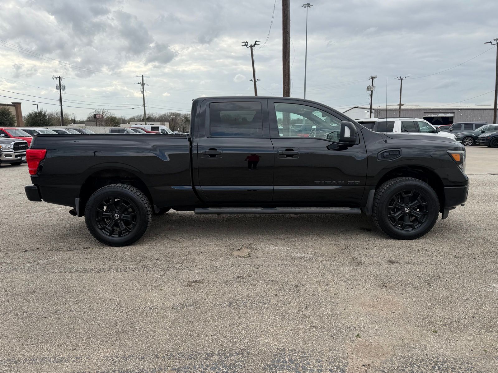 2018 Nissan Titan XD thumbnail 9