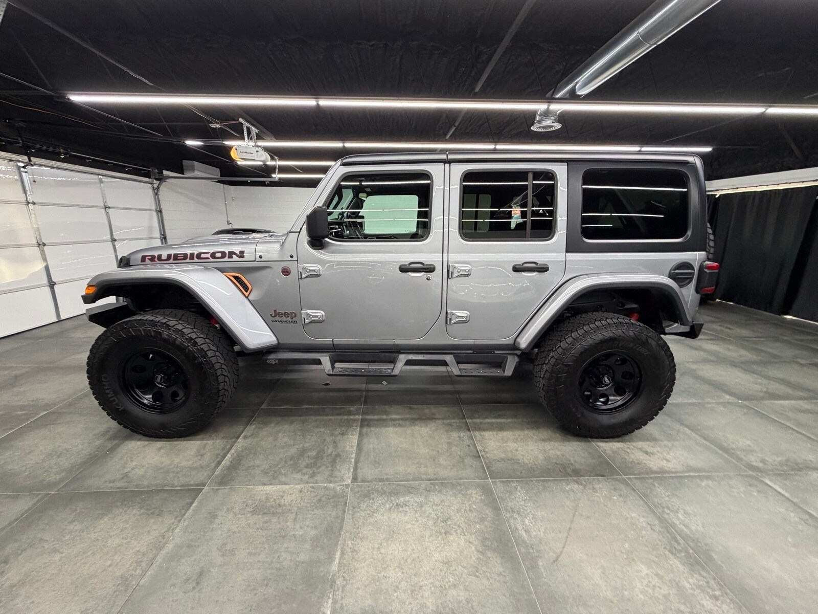 2018 Jeep Wrangler Unlimited Rubicon photo 2