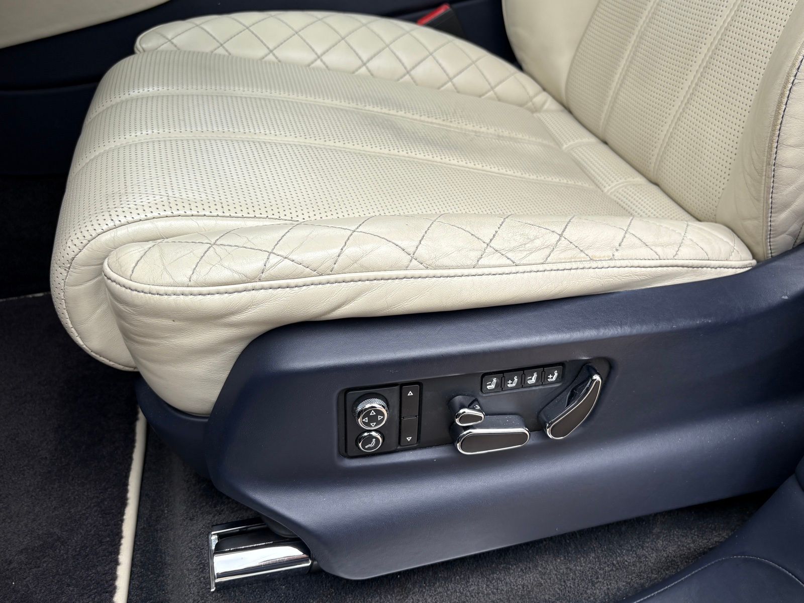 2019 Bentley Bentayga thumbnail 39