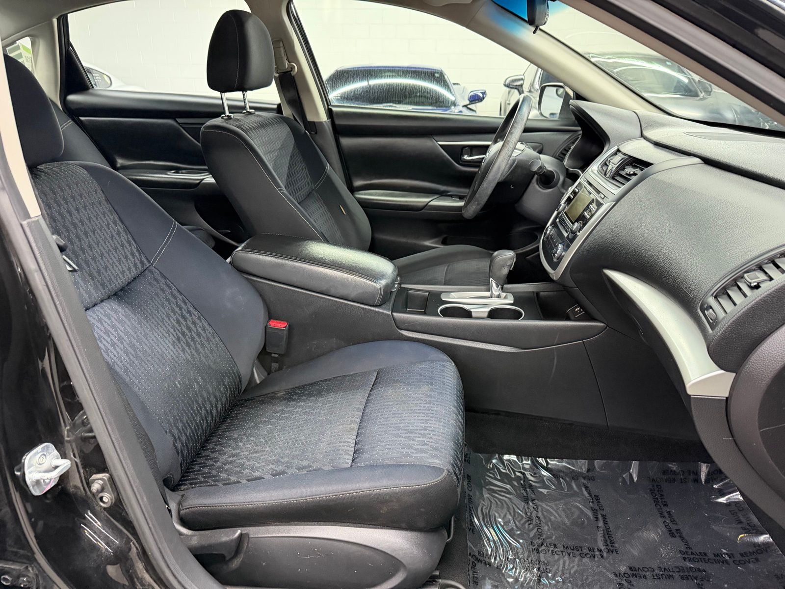 2017 Nissan Altima thumbnail 25