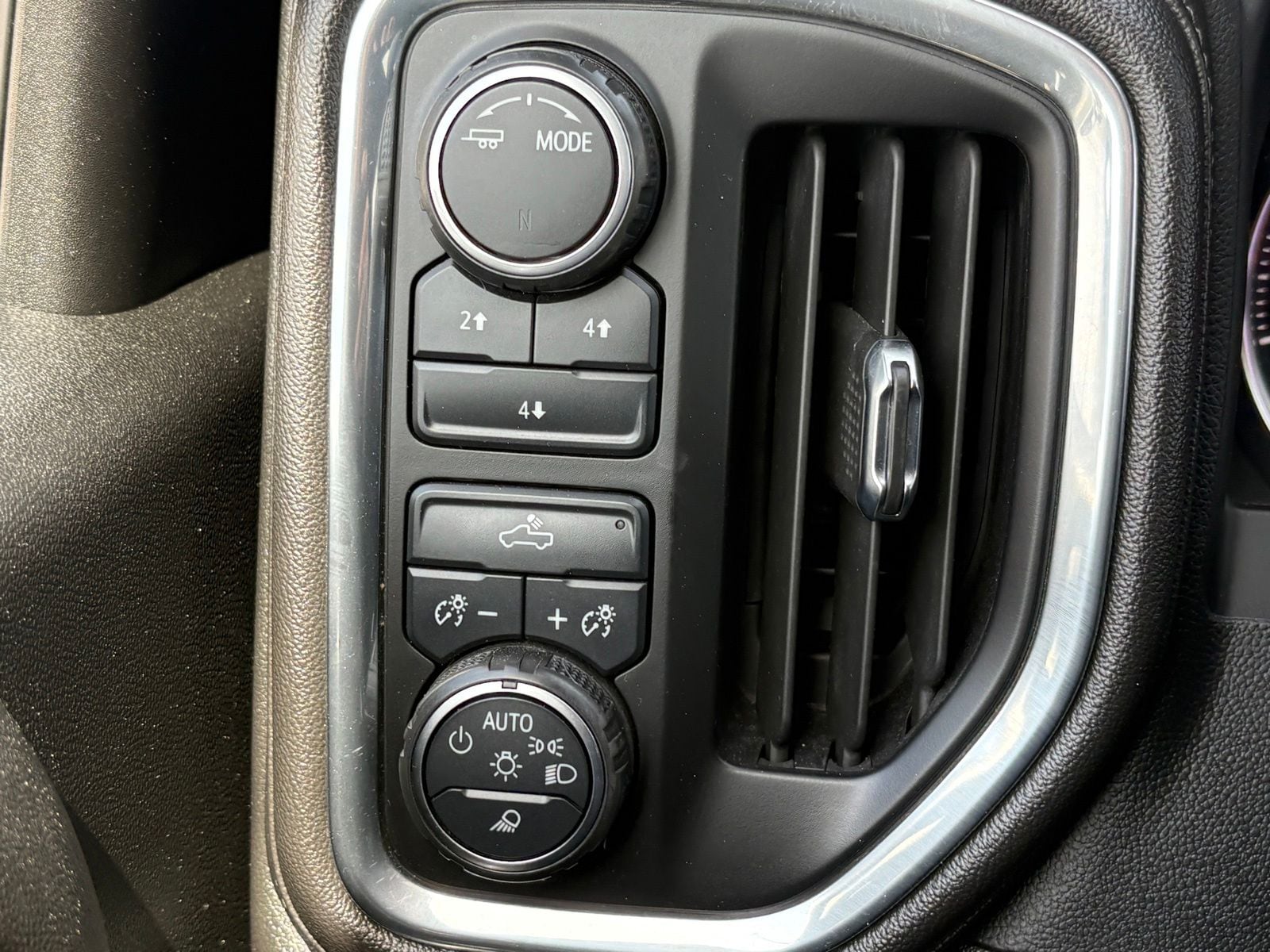 2023 Chevrolet Silverado 2500 HD thumbnail 24