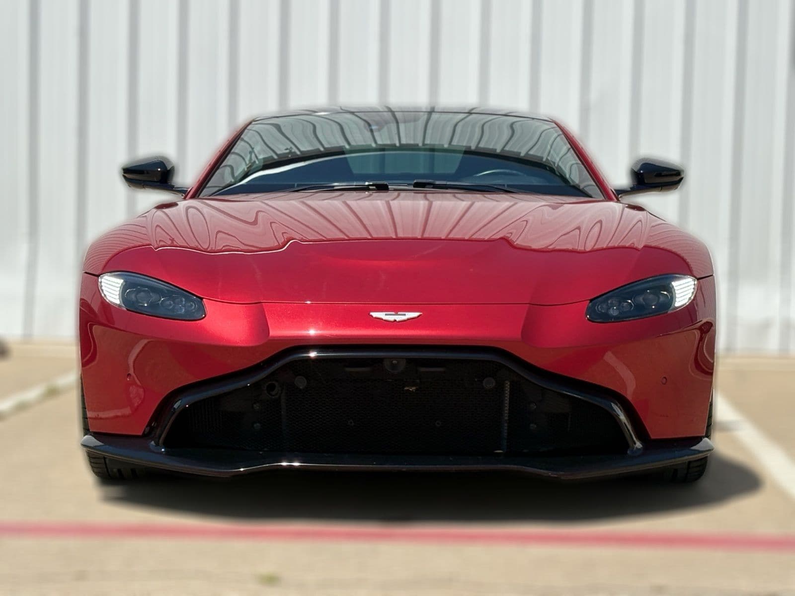 2019 Aston Martin Vantage thumbnail 5
