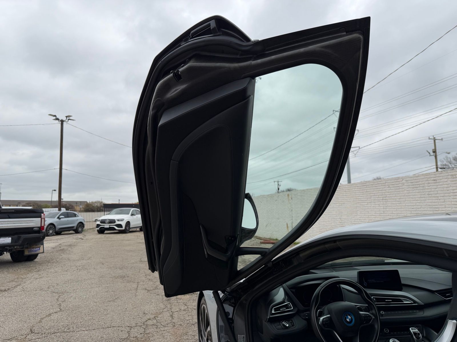 2016 BMW i8 thumbnail 22