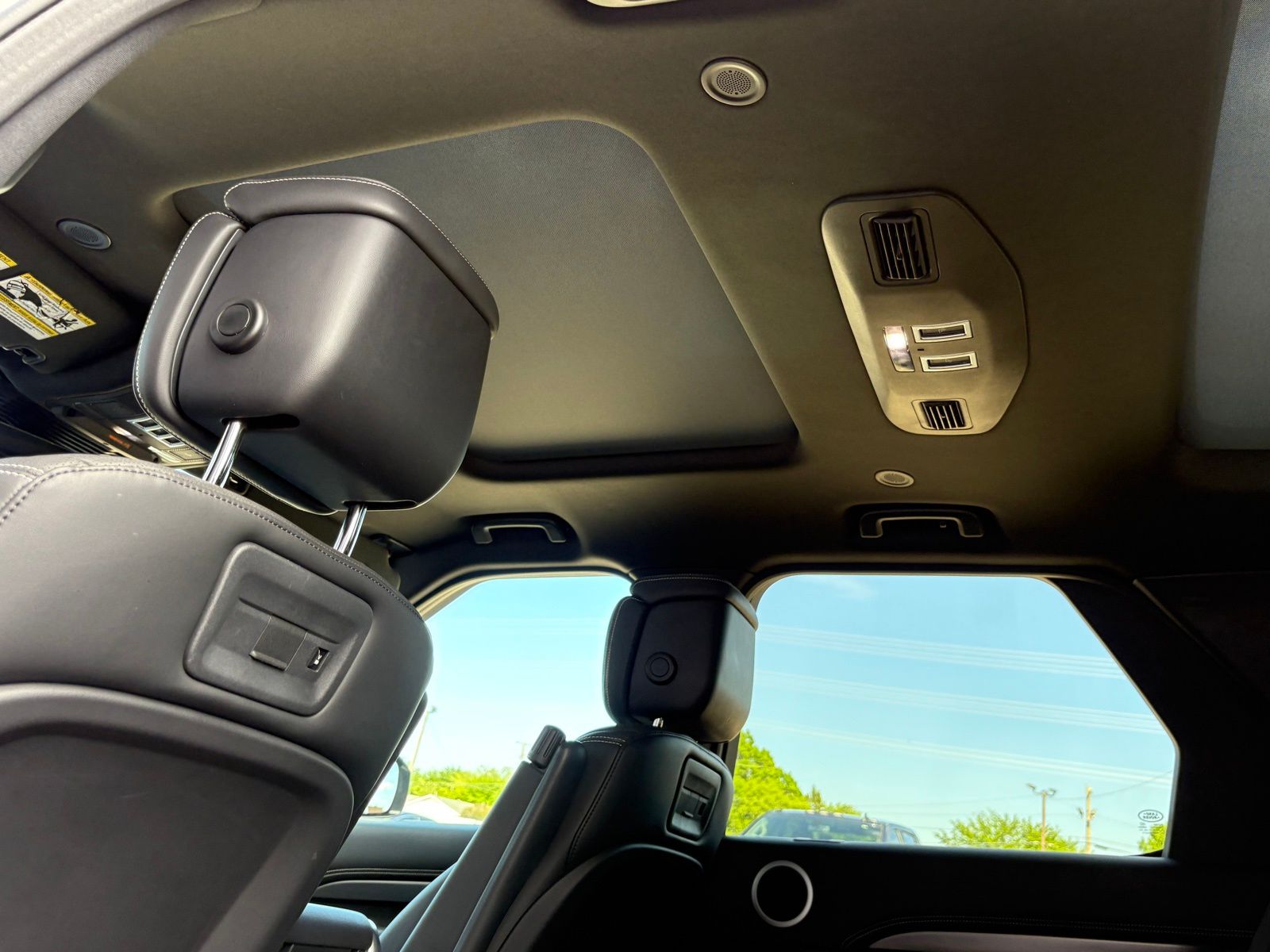 2024 Land Rover Discovery Metropolitan Edition - Photo 40