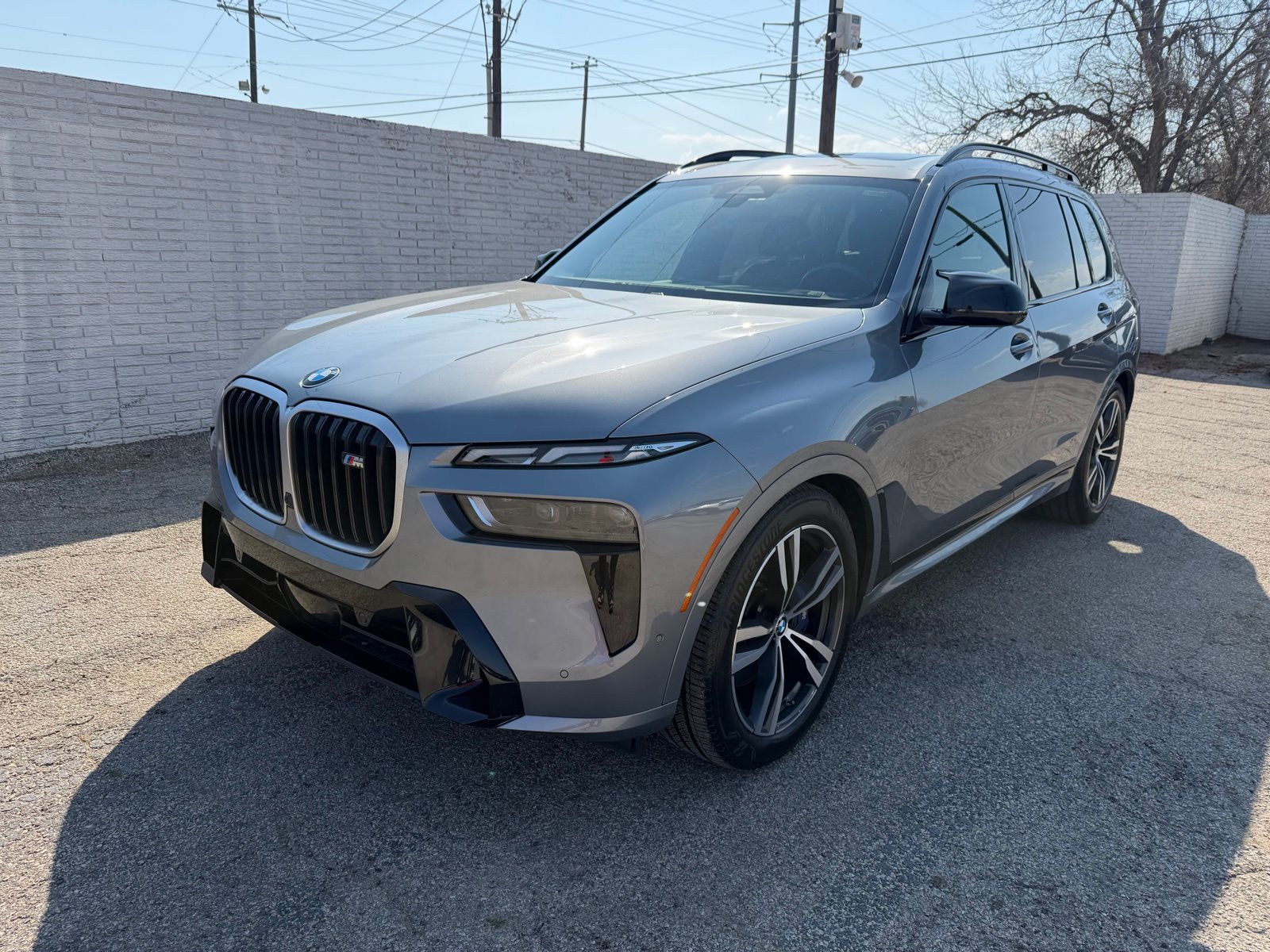 2023 BMW X7 - Image 1