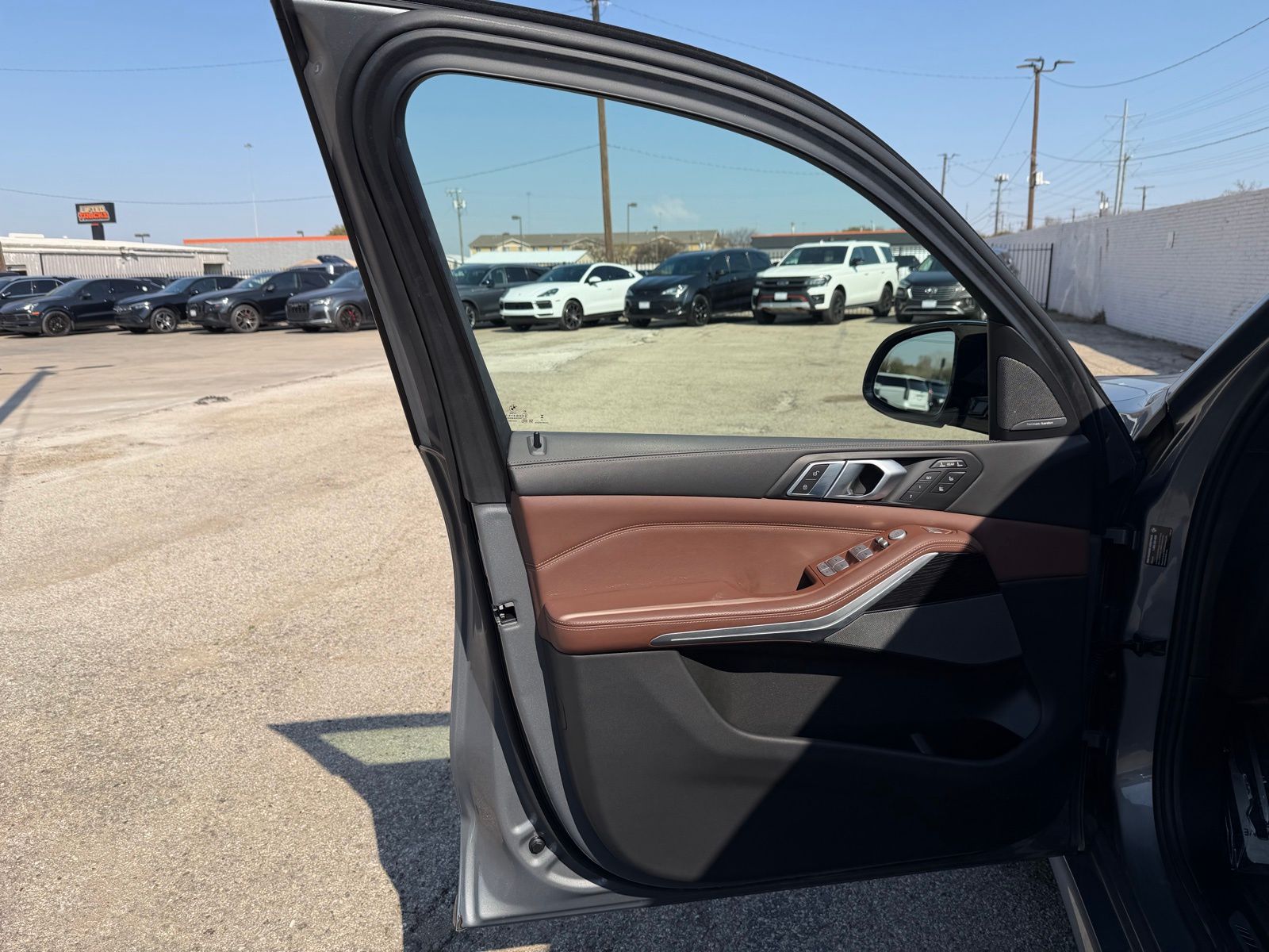 2023 BMW X7 thumbnail 22