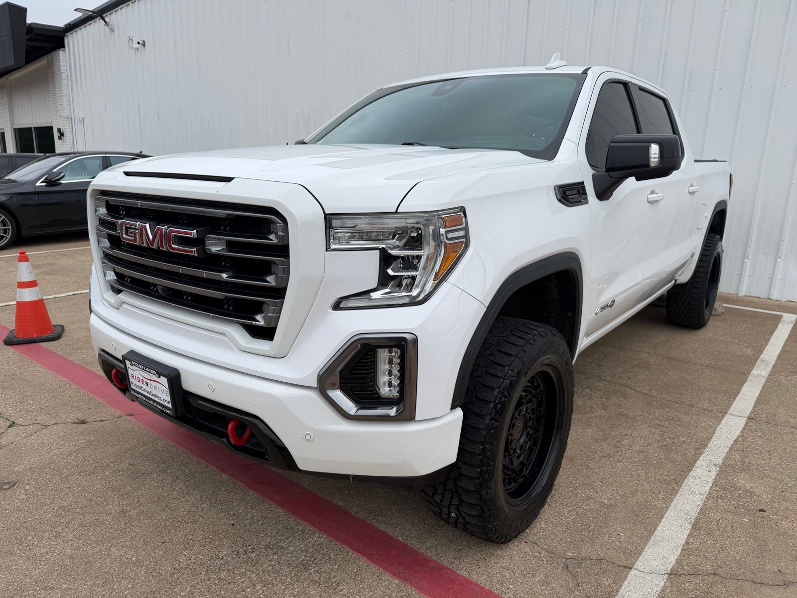 2020 GMC Sierra 4WD Crew Cab Short Box AT4's photo