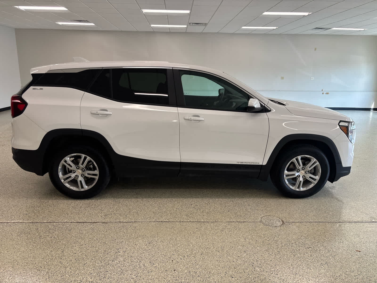 2023 Gmc Terrain SLE photo 4