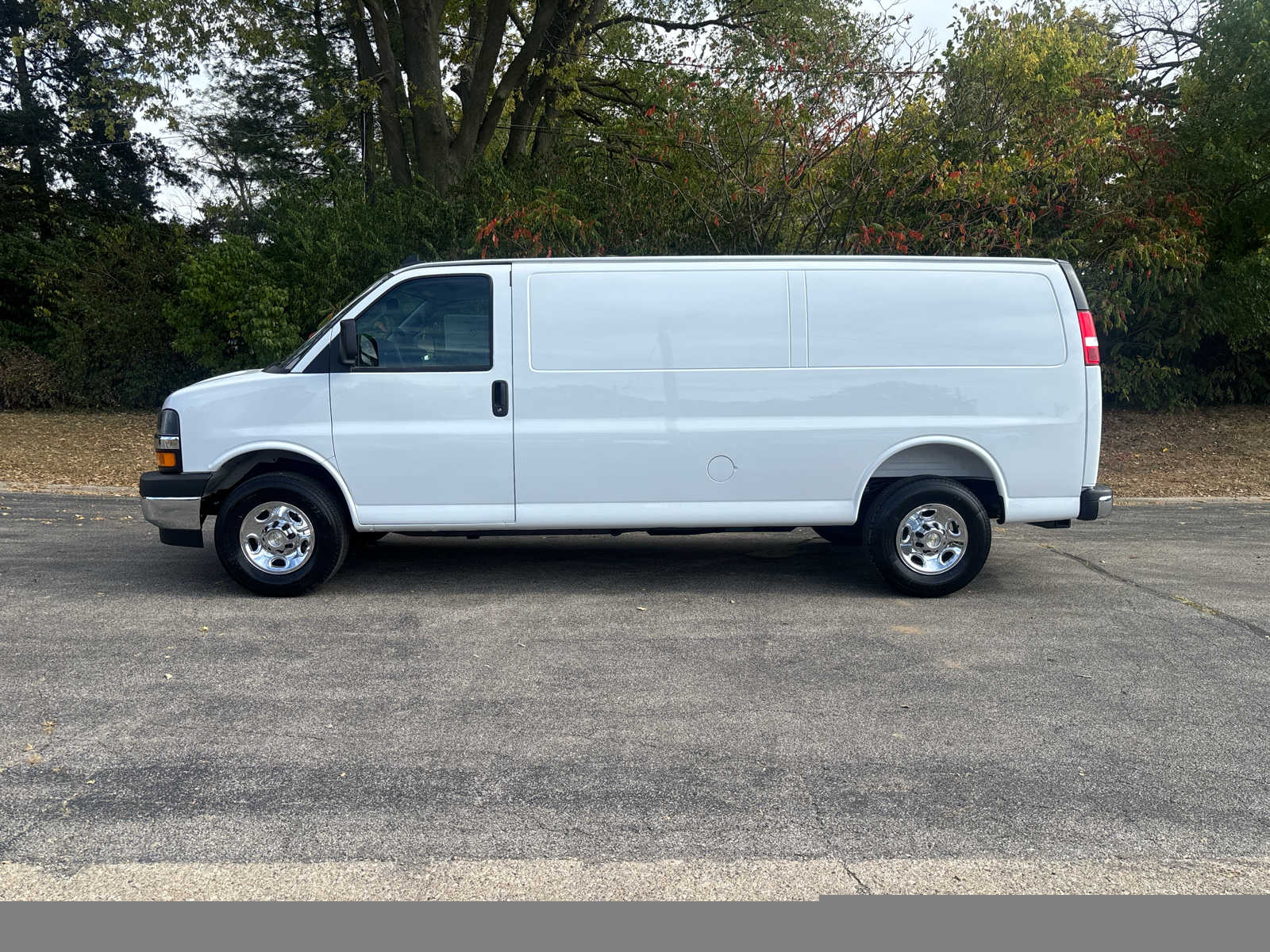 2025 Chevrolet Express Cargo Work Van - Photo 6