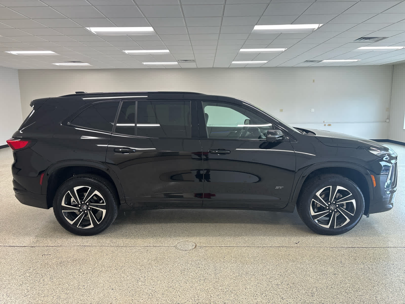 2025 Buick Enclave Sport Touring photo 4