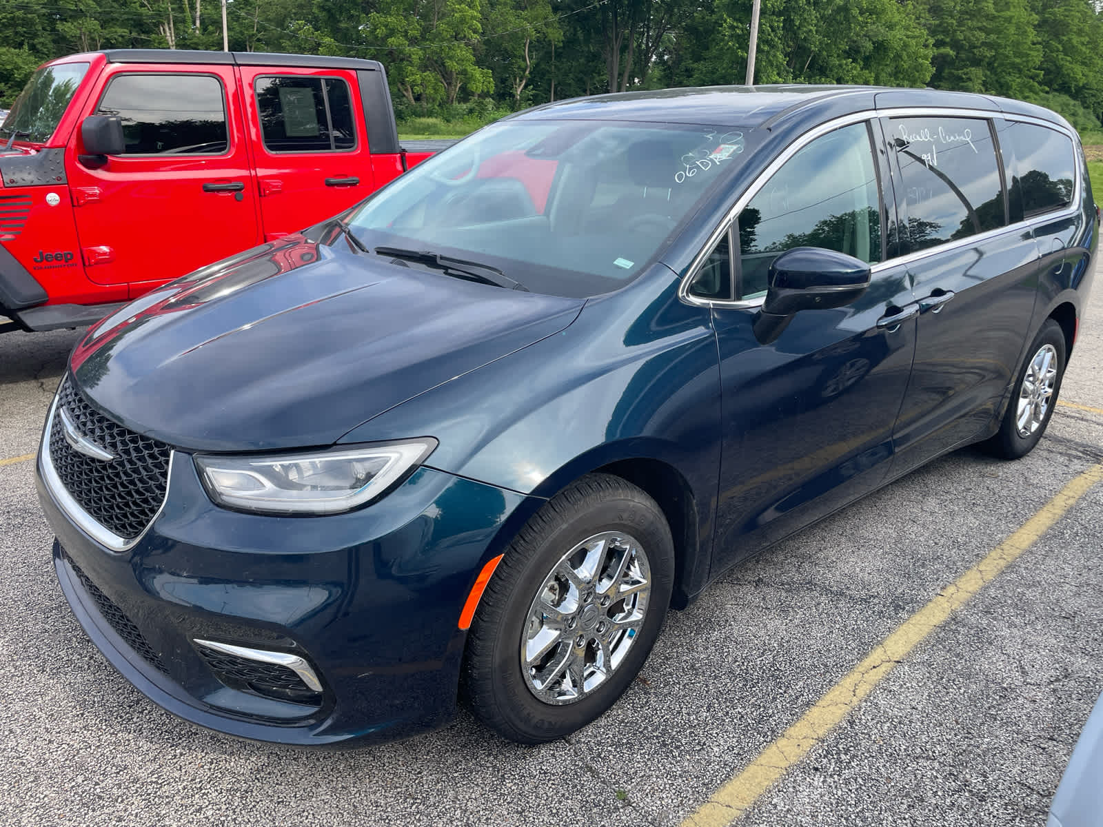2023 Chrysler Pacifica Touring L's photo