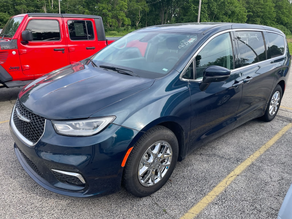 Used 2023 Chrysler Pacifica Touring L Van Passenger Van