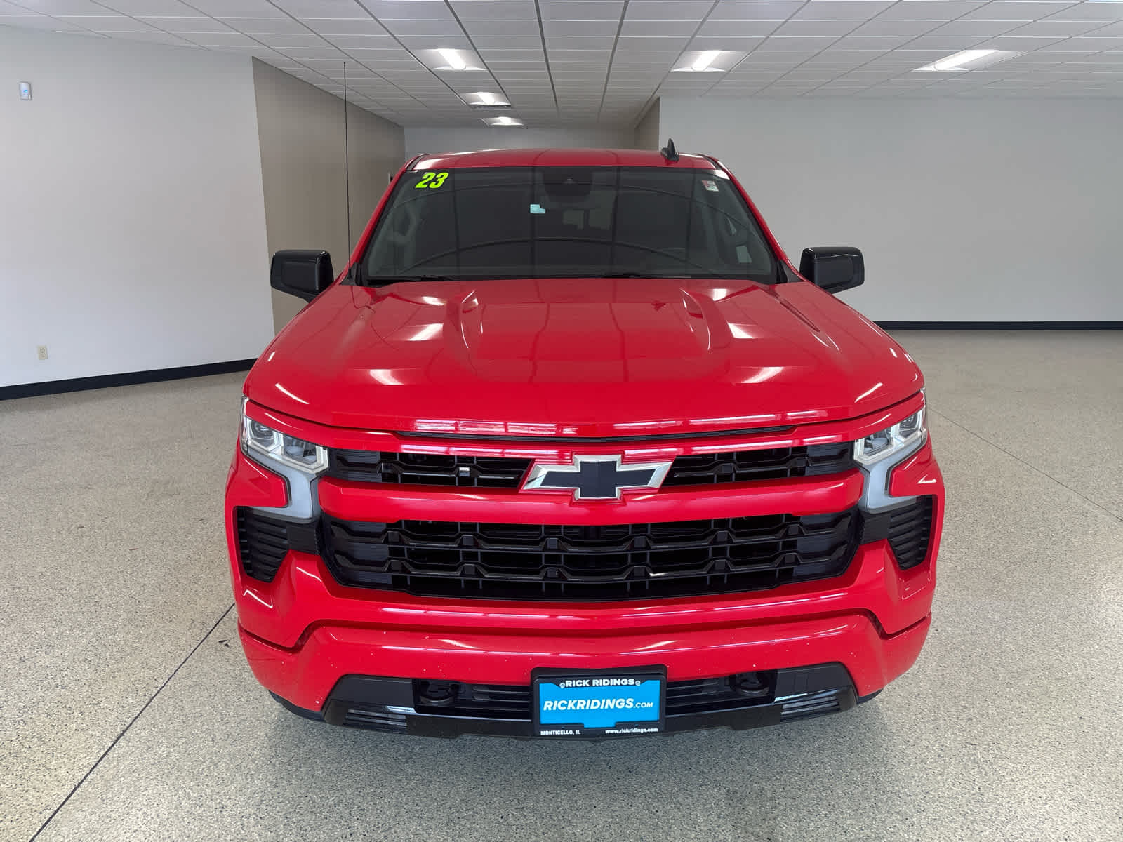 2023 Chevrolet Silverado 1500 RST photo 2