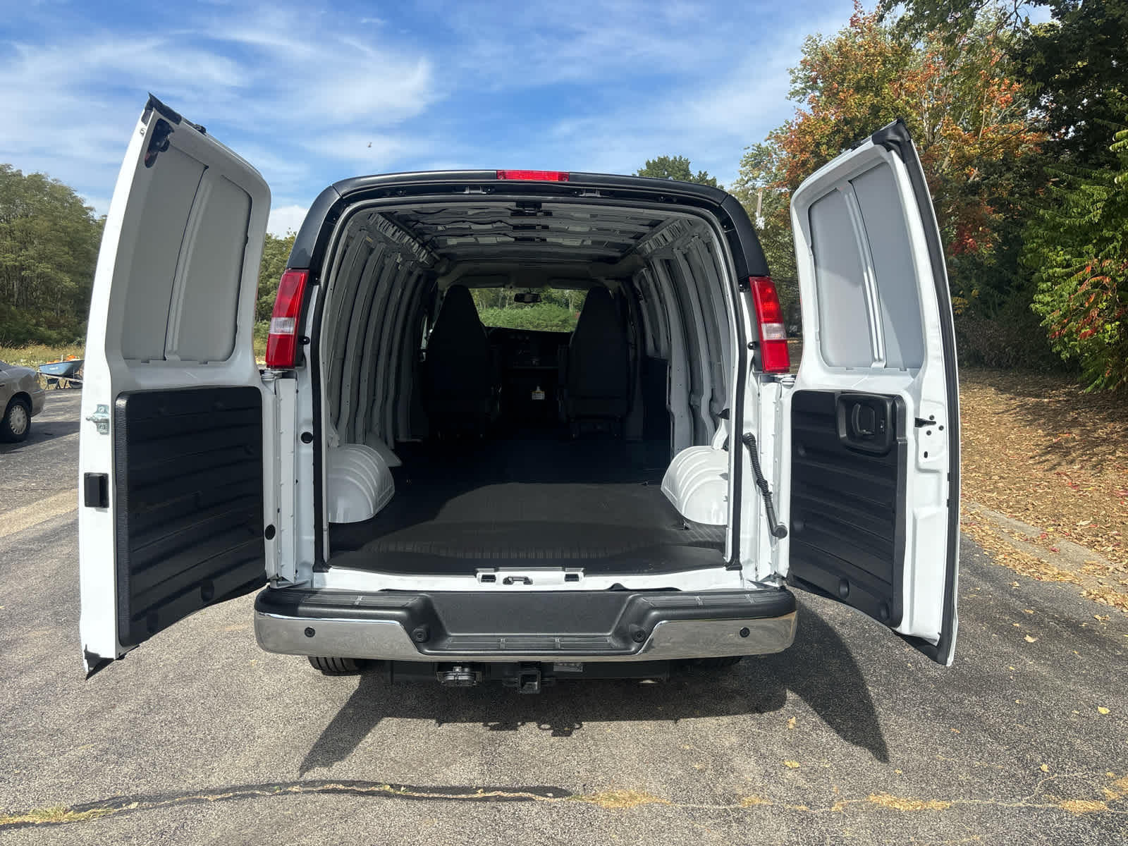 2025 Chevrolet Express Cargo Work Van - Photo 11